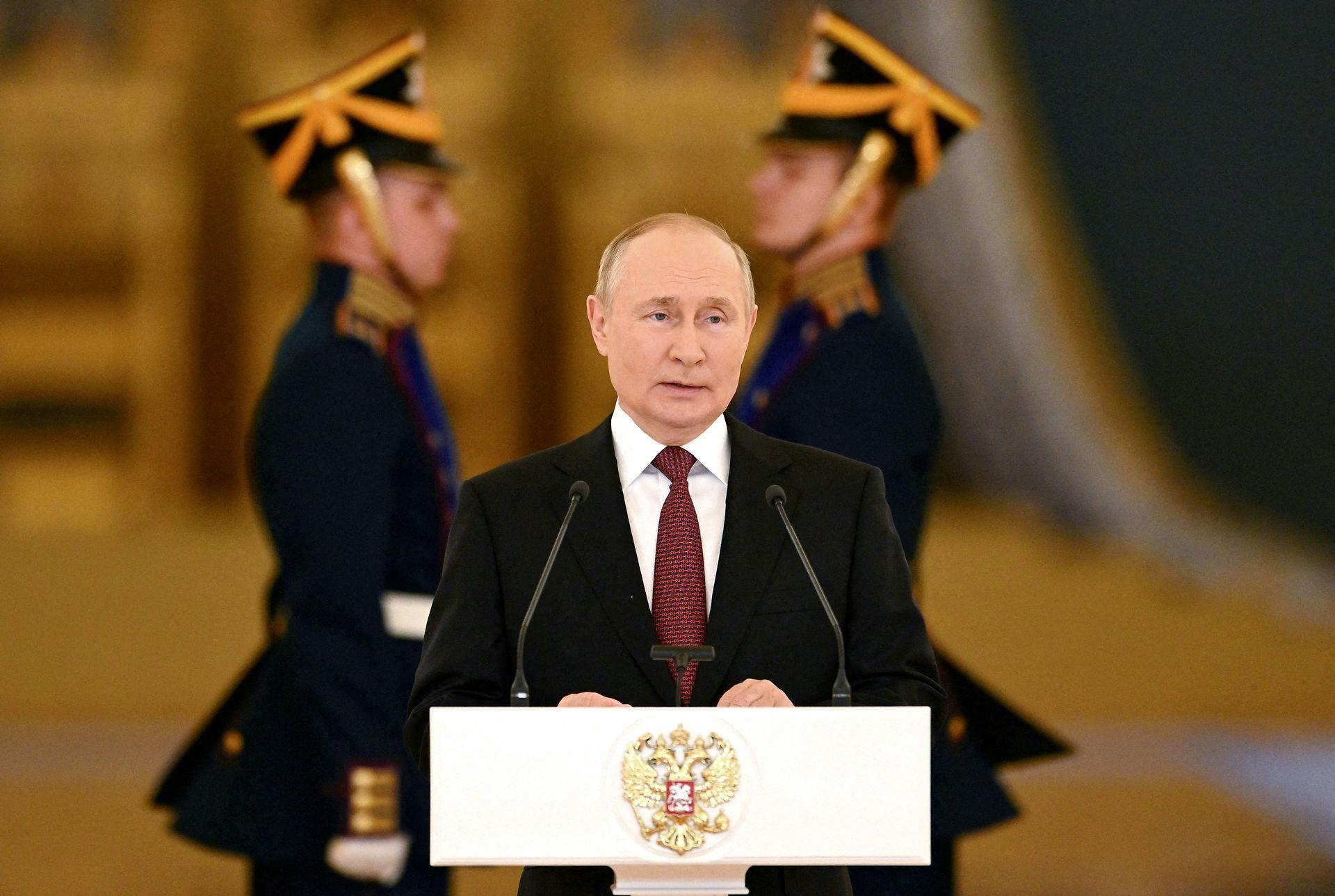 Vladimir Putin truer Vesten med brutal hævn og lover, at han ikke bluffer, når det gælder spørgsmålet om at bruge atomvåben.