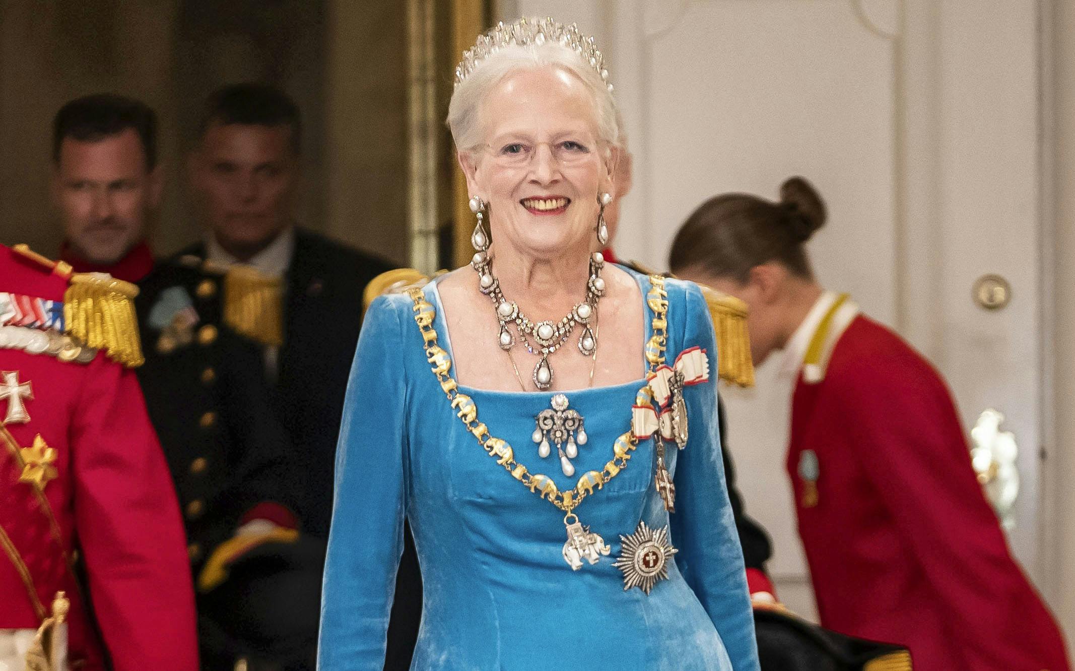Dronning Margrethe må vinke farvel til værtsrollen på fredag.