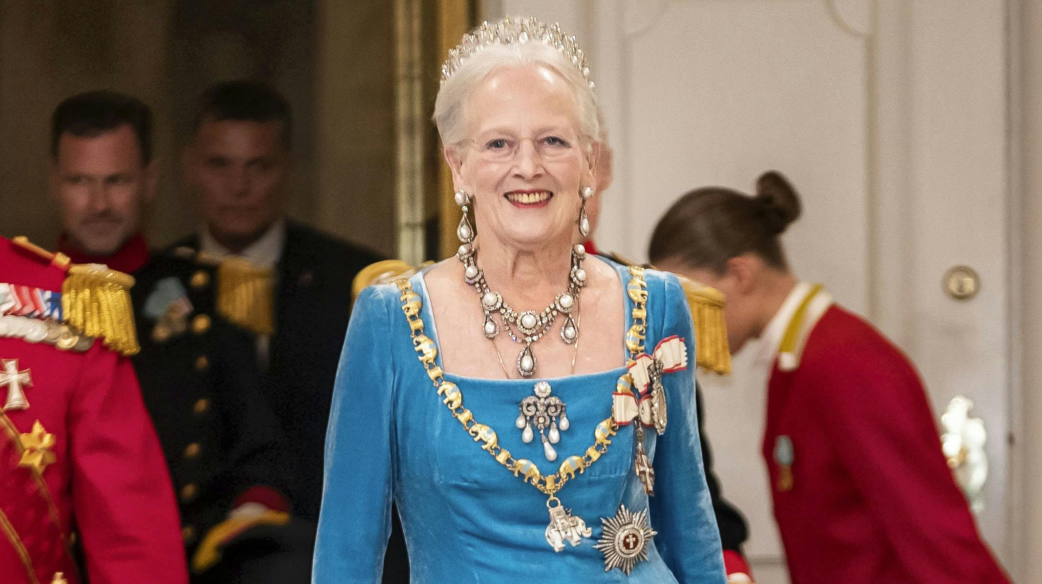 Dronning Margrethe må vinke farvel til værtsrollen på fredag.