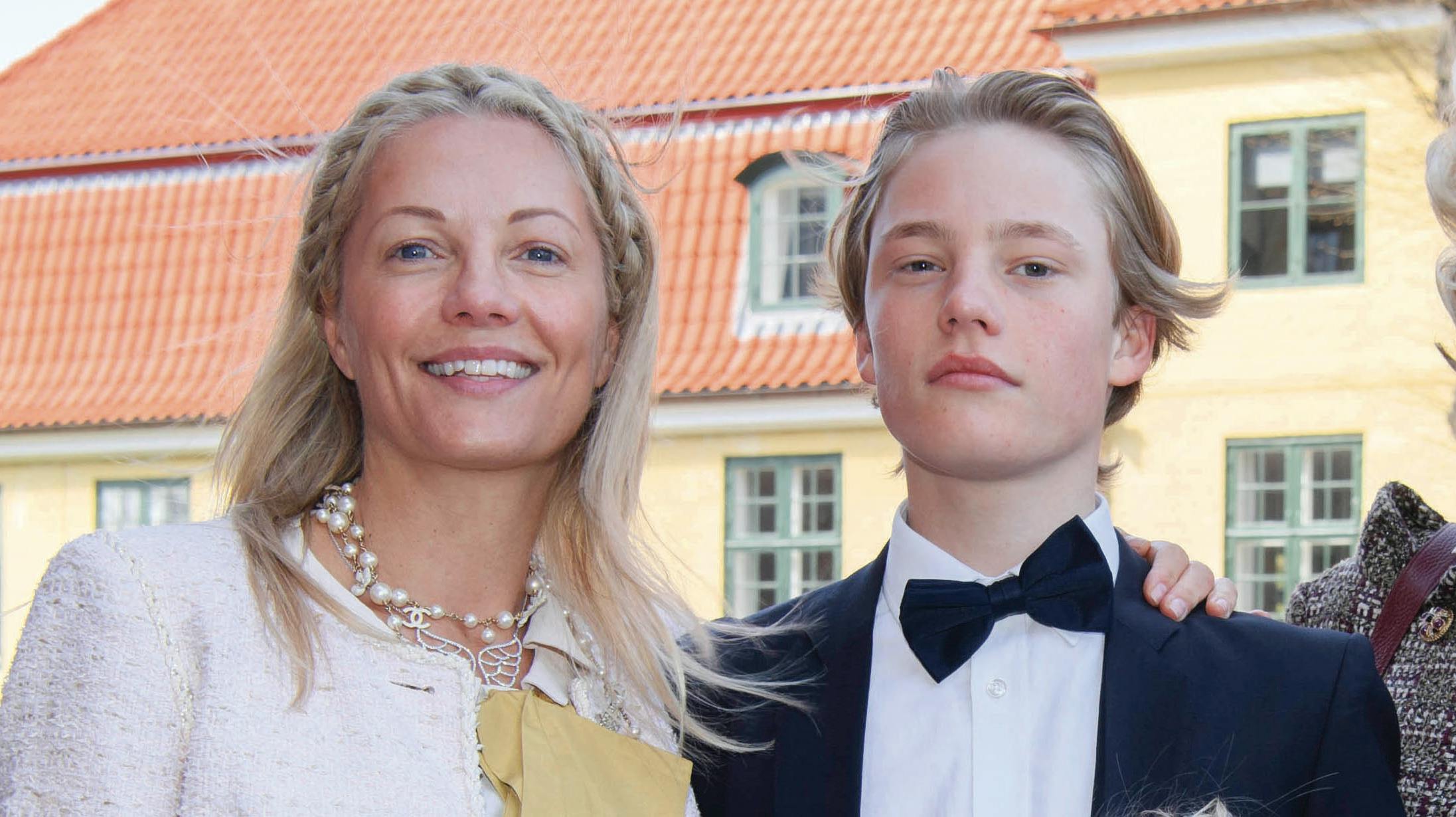 Tog man billedet i dag. Ville Alexander nok smile lige så meget som moren Caroline Fleming.