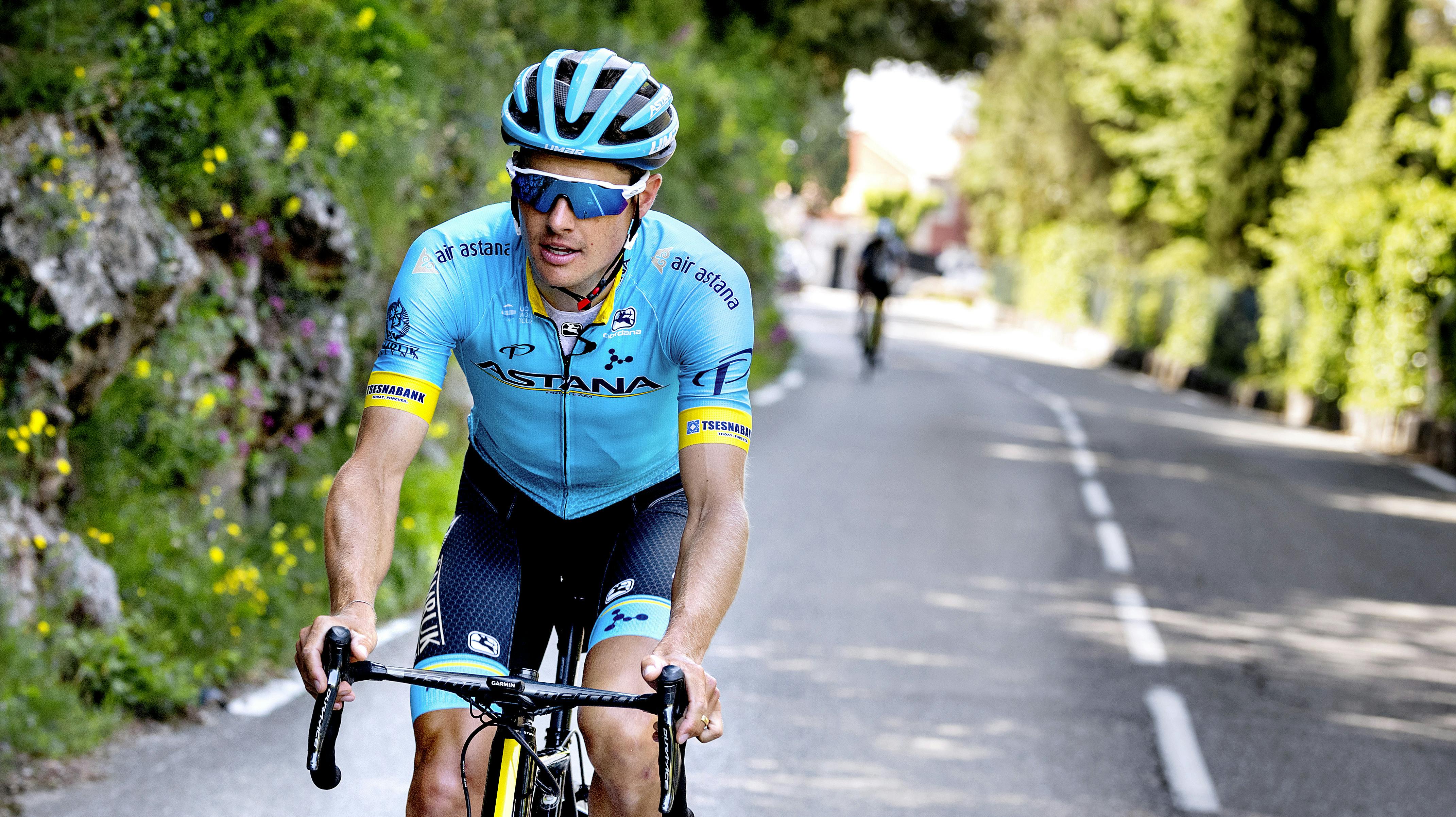 Den danske cykelrytter, Jakob Fuglsang, er gift med hustruen Loulou og er far til to piger. nbsp;