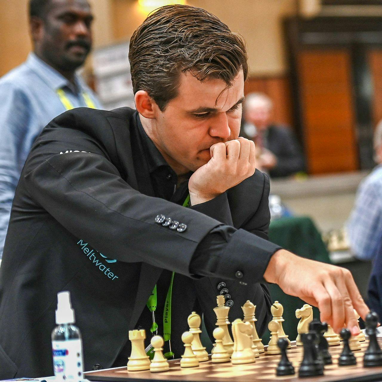 Magnus Carlsen vil måske udtale sig om skakskandalen i den kommende uge.