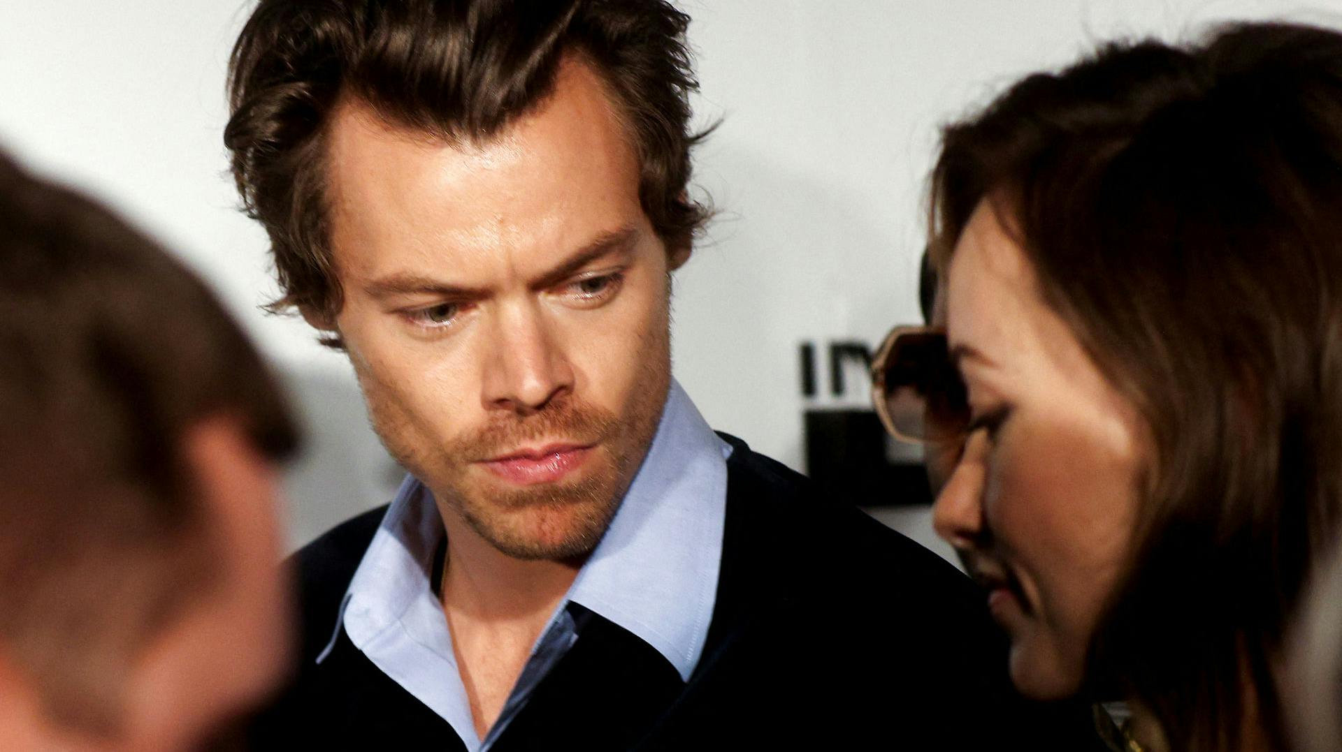 Harry Styles bliver nu forsvaret af sin kæreste, Olivia Wilde.