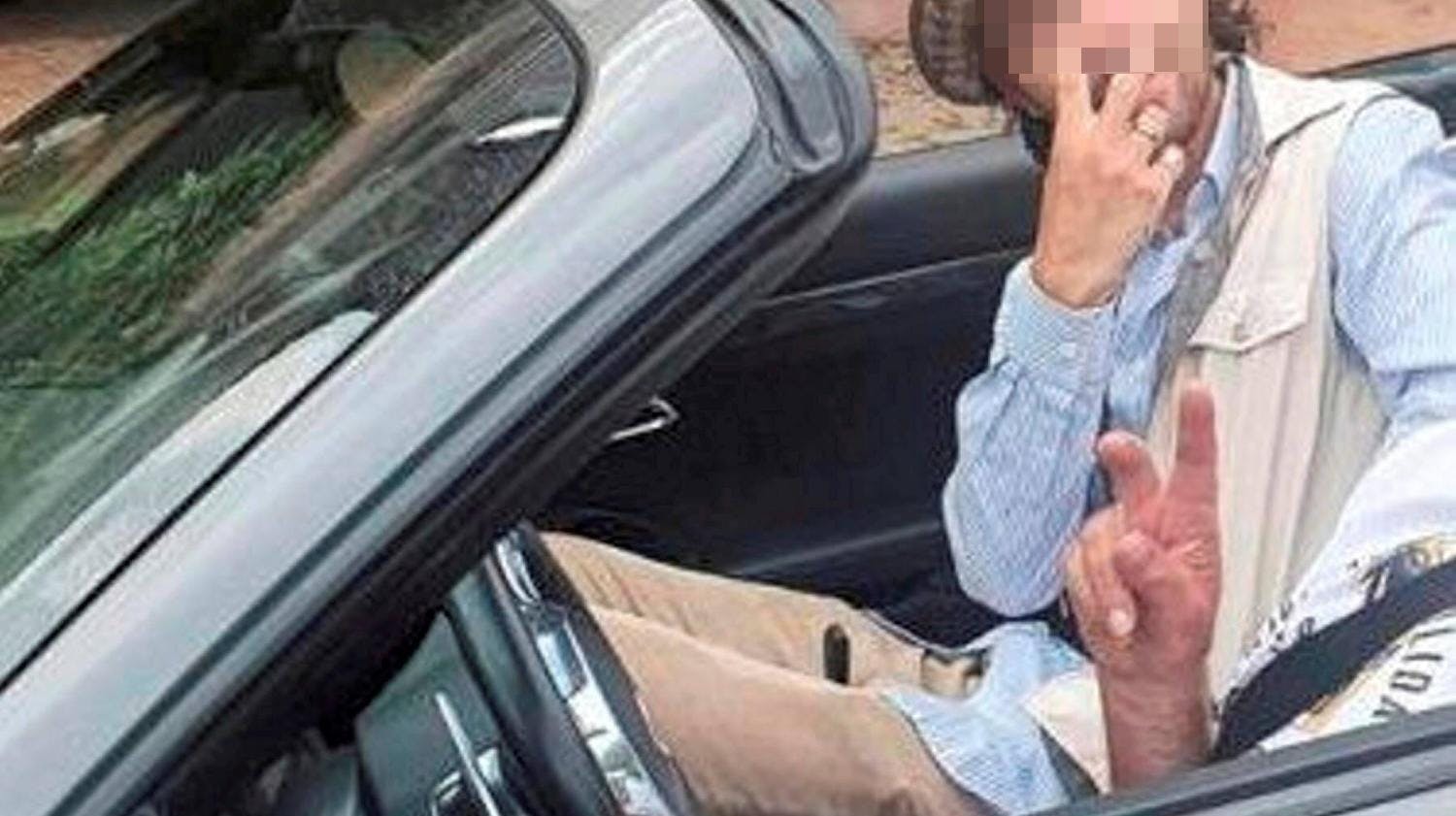 En 31-årig dansk iværksætter sidder fængslet for drabet på en 30-årig dansk kvinde. Hun blev i weekenden fundet skuddræbt i et aflåst køleskab.