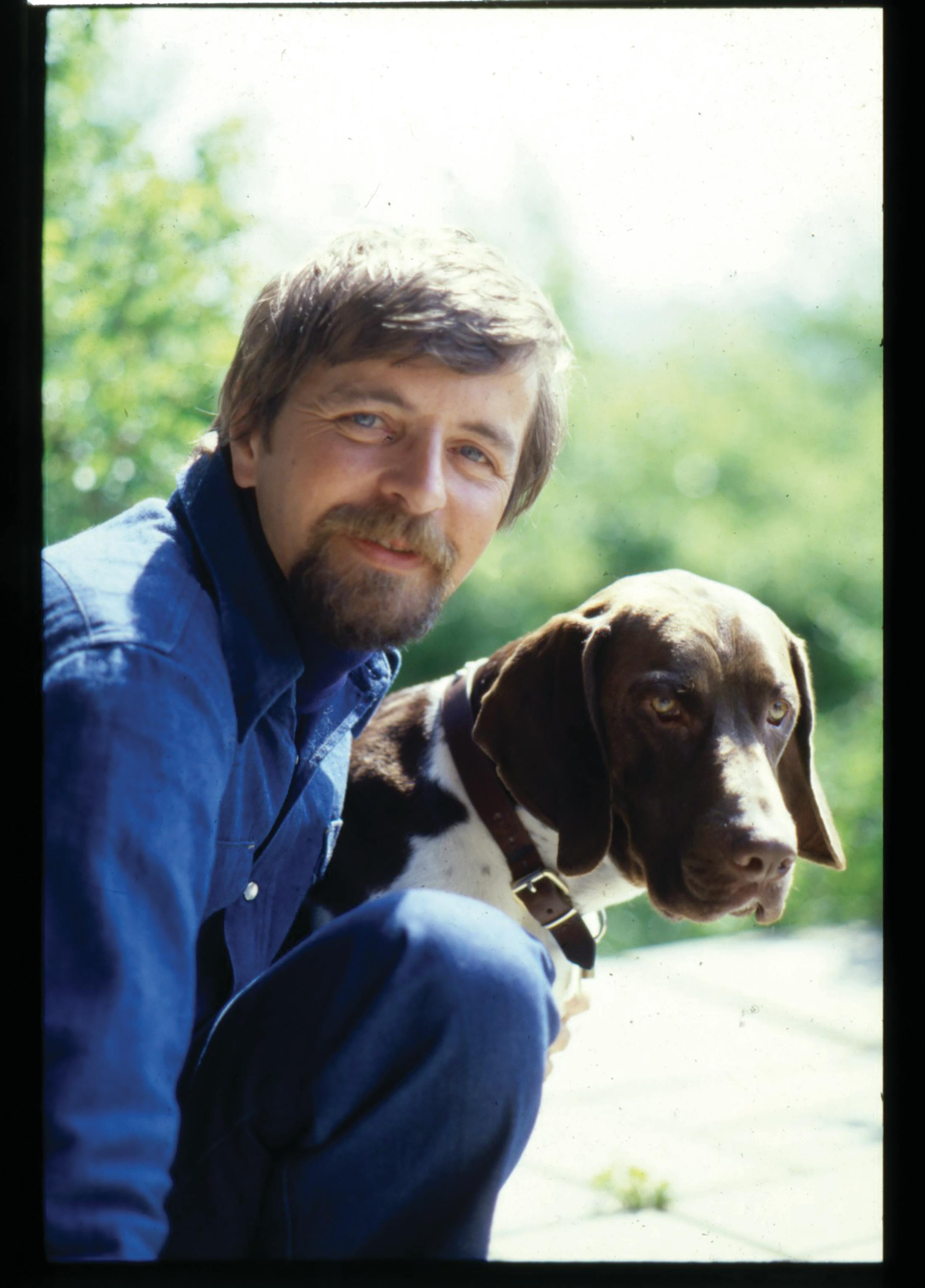 Nationalhunden Balder med dens ejer, Poul Thomsen, som gik bort torsdag i sidste uge.