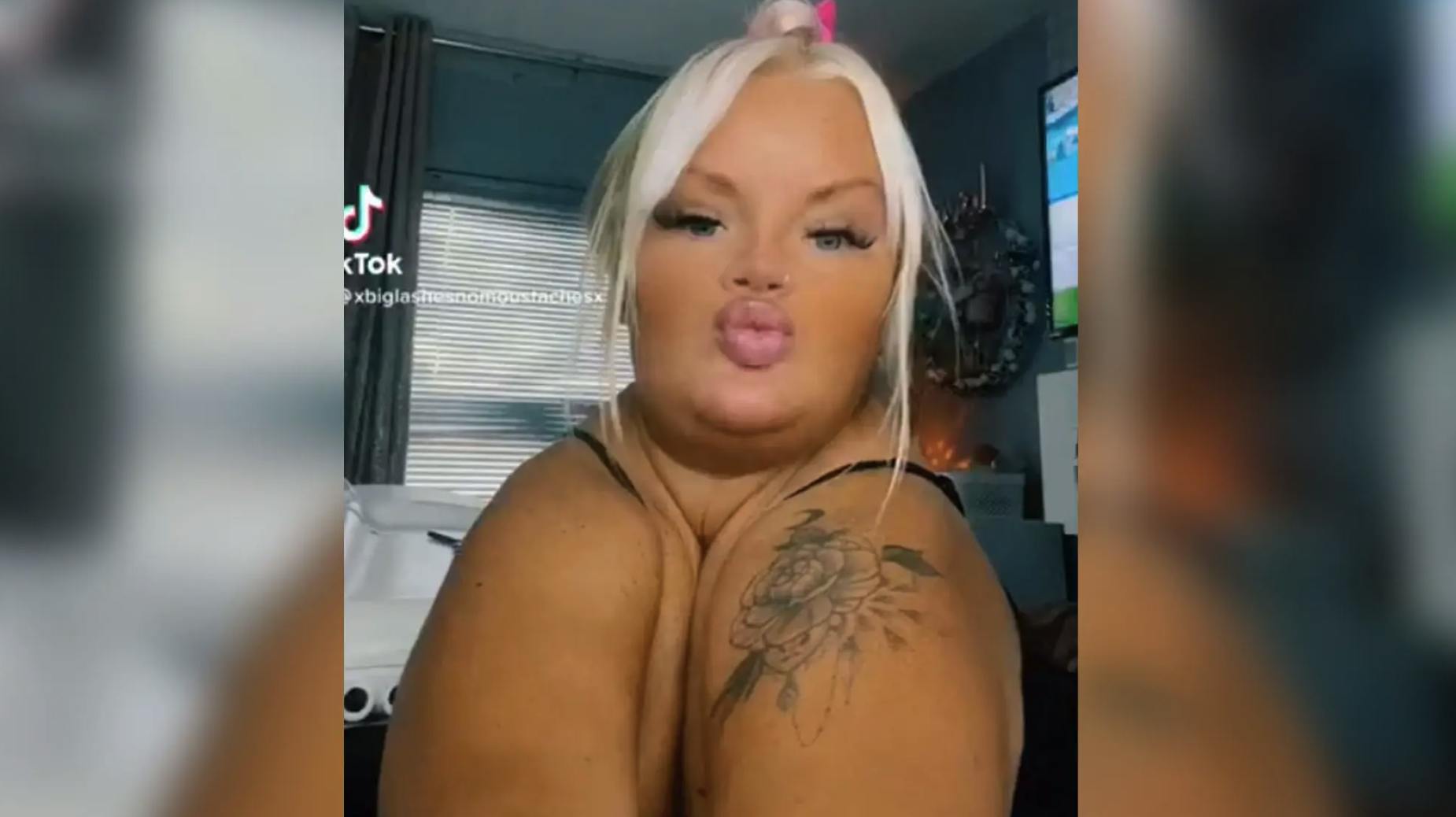 Det ser mærkværdigt ud, men Danielle er født uden kraveben, og det betyder, at hun kan gøre mærkværdige ting med sin krop.