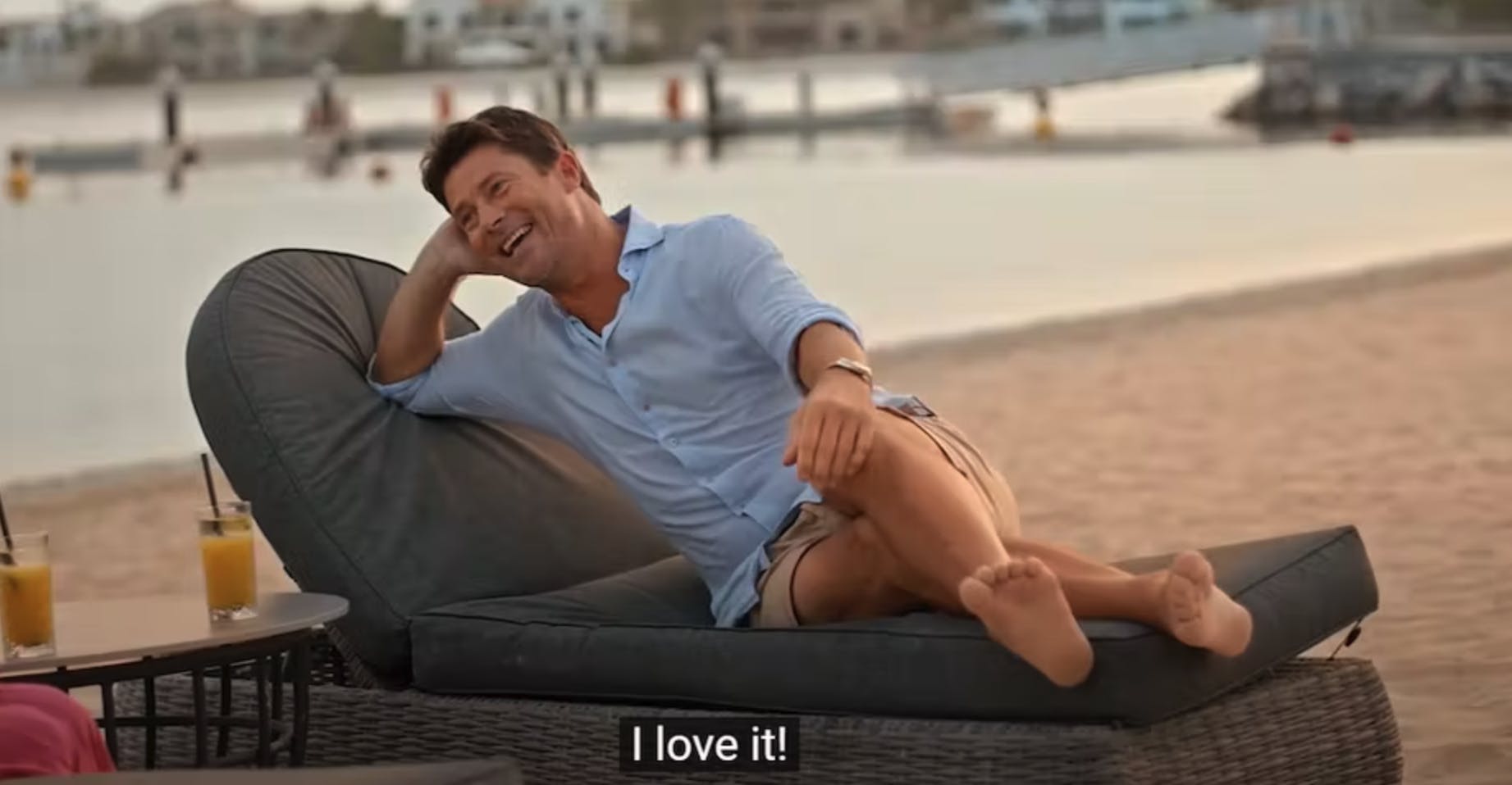 Brian Laudrup var indtil for nylig ansat som fodboldekspert på TV2. Stationen valgte dog at ophæve samarbejdet som konsekvens af, at den tidligere landsholdsspiller har medvirket i en reklamevideo for Visit Dubai.