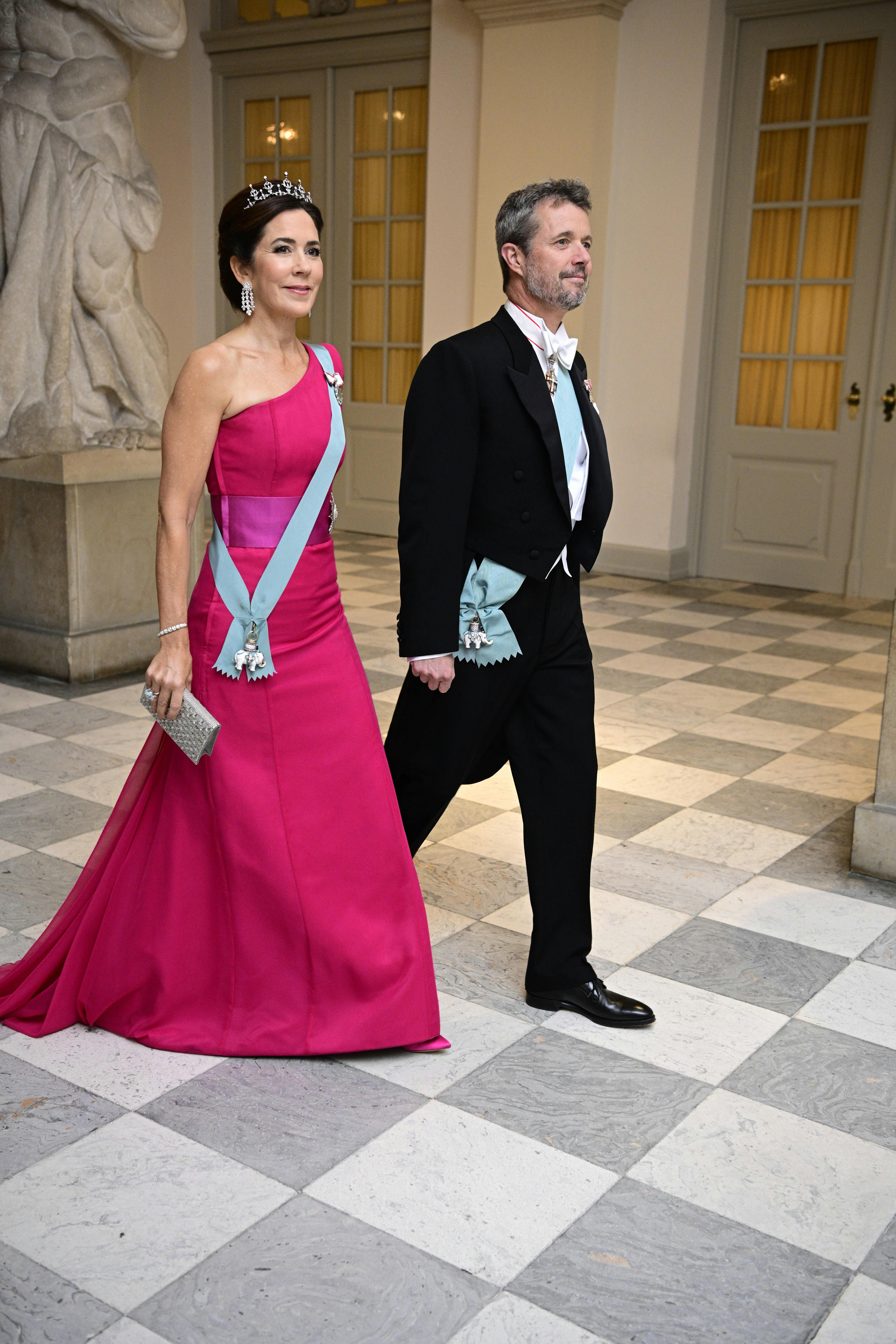 Kronsprinseparret ankom som de sidste til Drabantsalen.