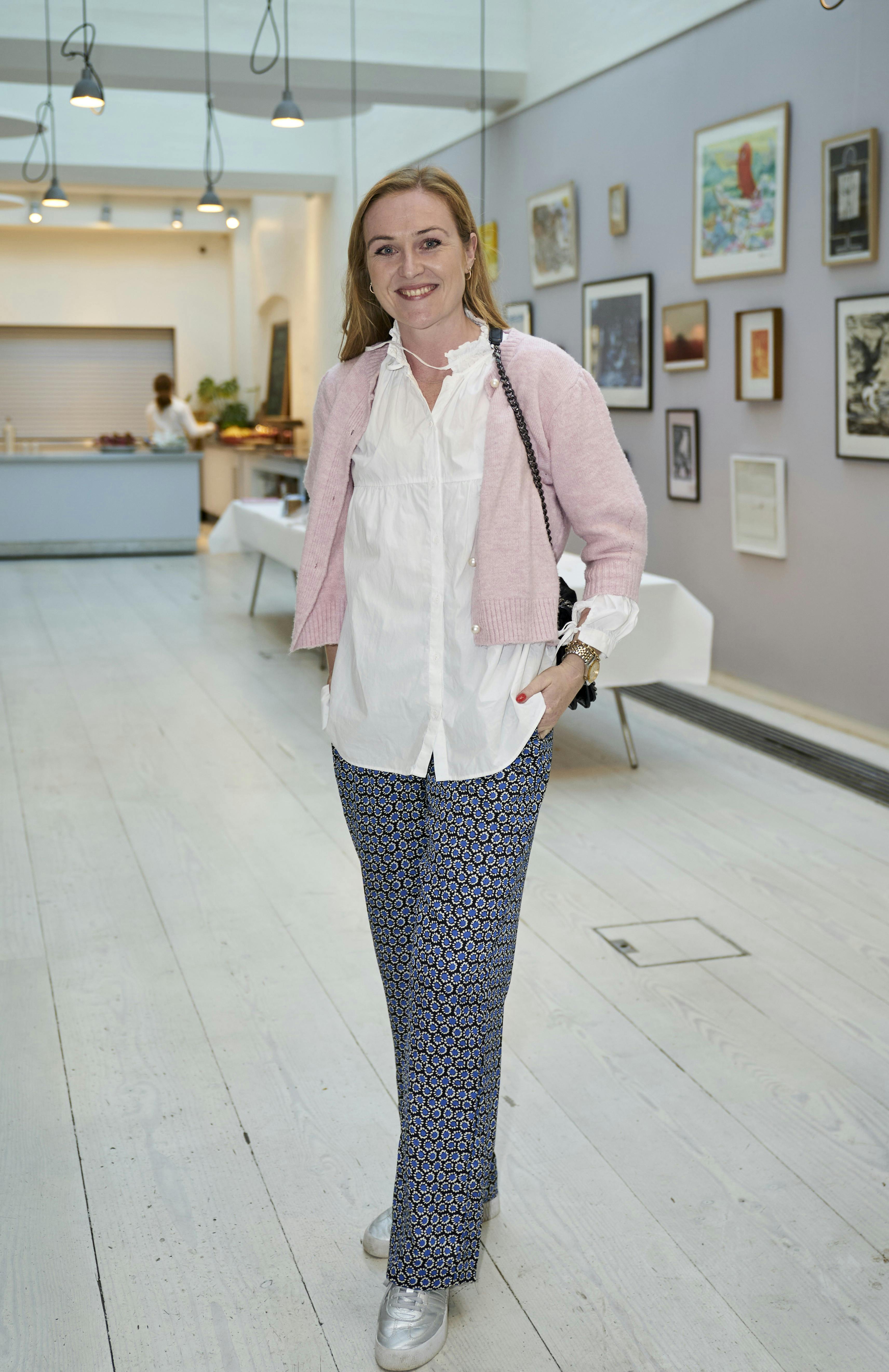 Michelle Olsen, 29, lider af en lungesygdom, som gør hendes stemme hæs. Det har hun måttet høre for hele livet og er spændt på, hvordan Danmark vil tage imod hende. 