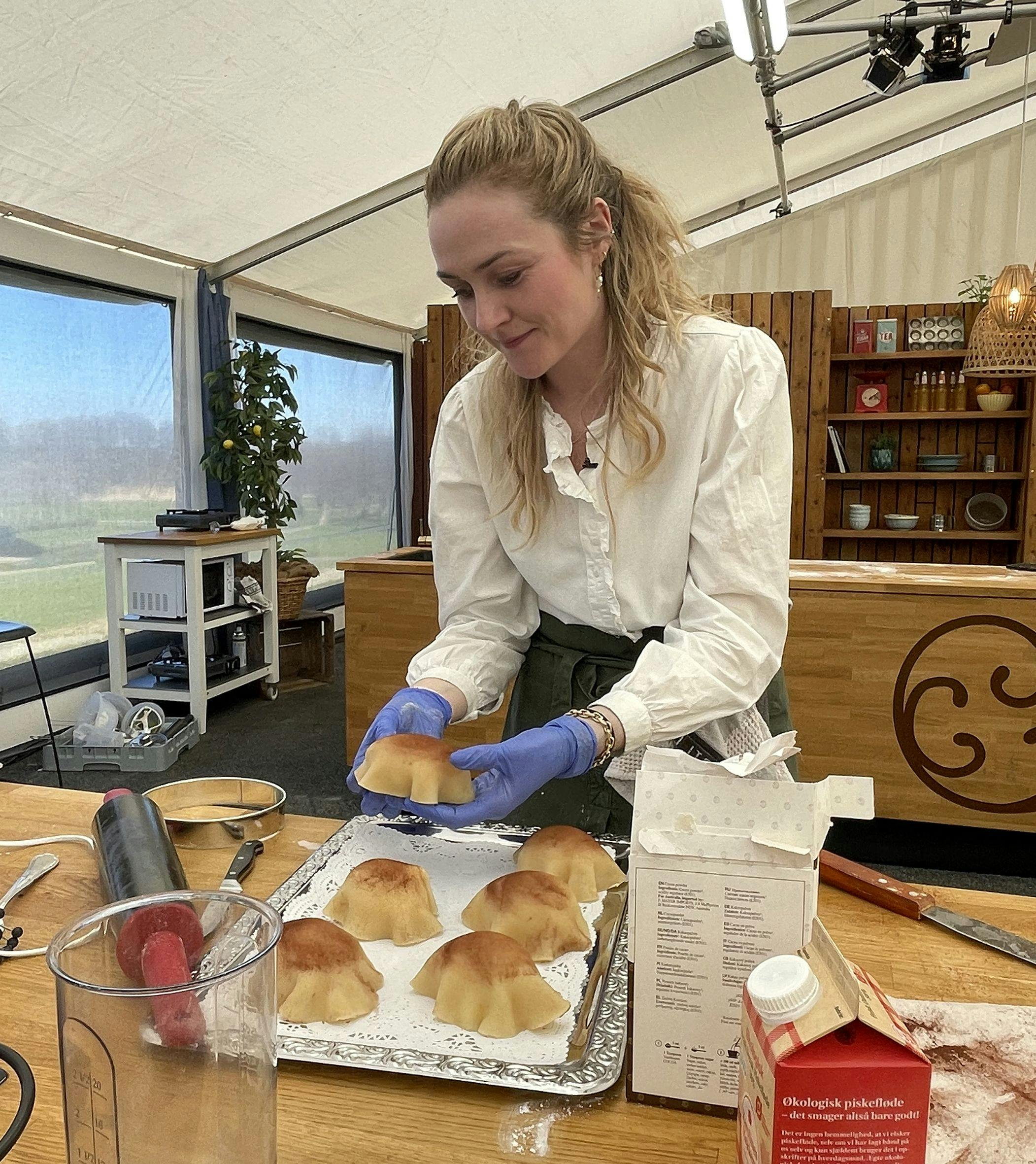 Michelle Olsen brillerede i aftenens sæsonpremiere på "Den store bagedyst". Her med førstepladsen i den hemmelige udfordring, hvor opgaven var kartoffelkager.
