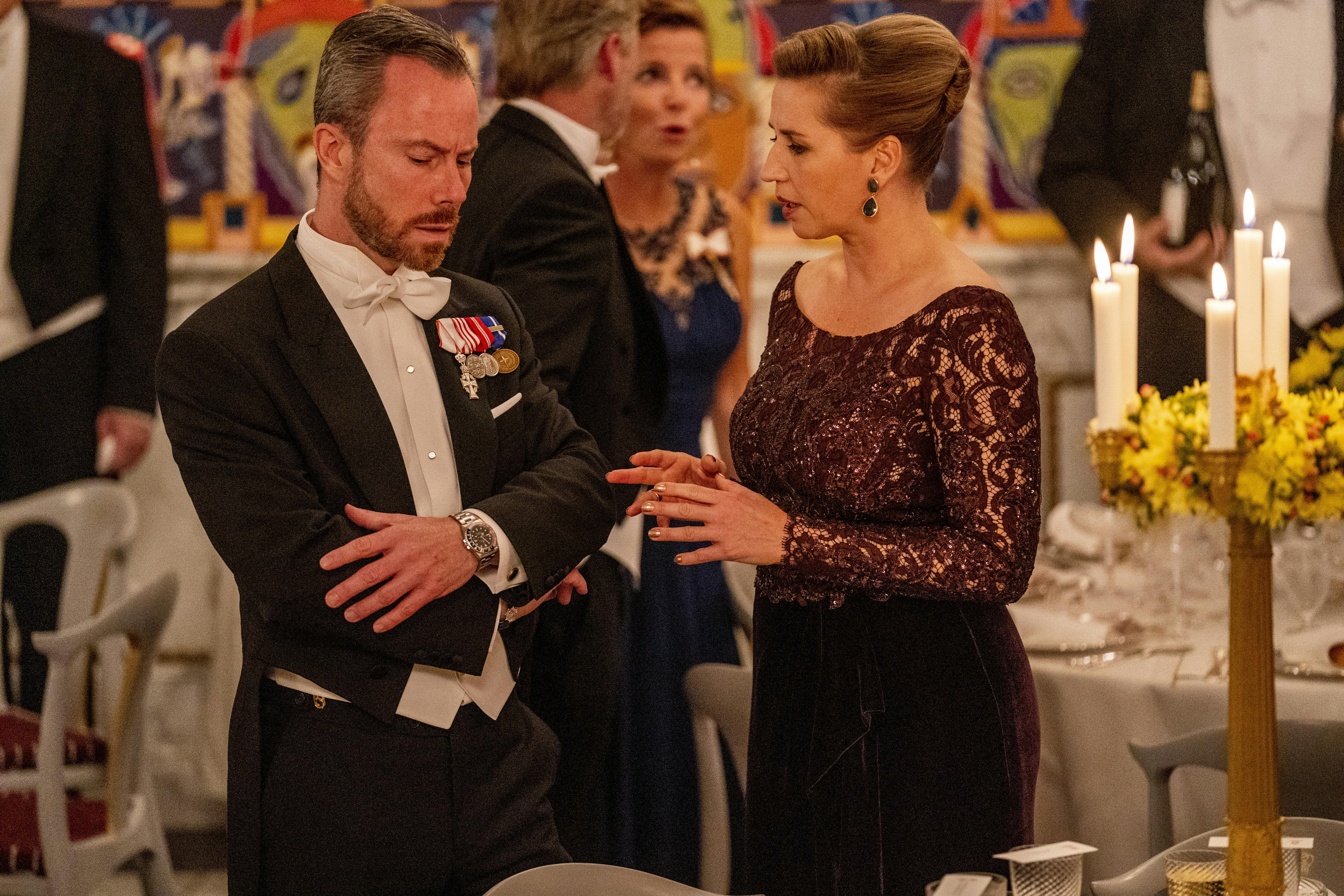 Pressen var kun velkommen, indtil forretten blev serveret. Statsministeren og statsministerkandidaten så ikke videre feststemte ud før dansegulvet åbnede ...