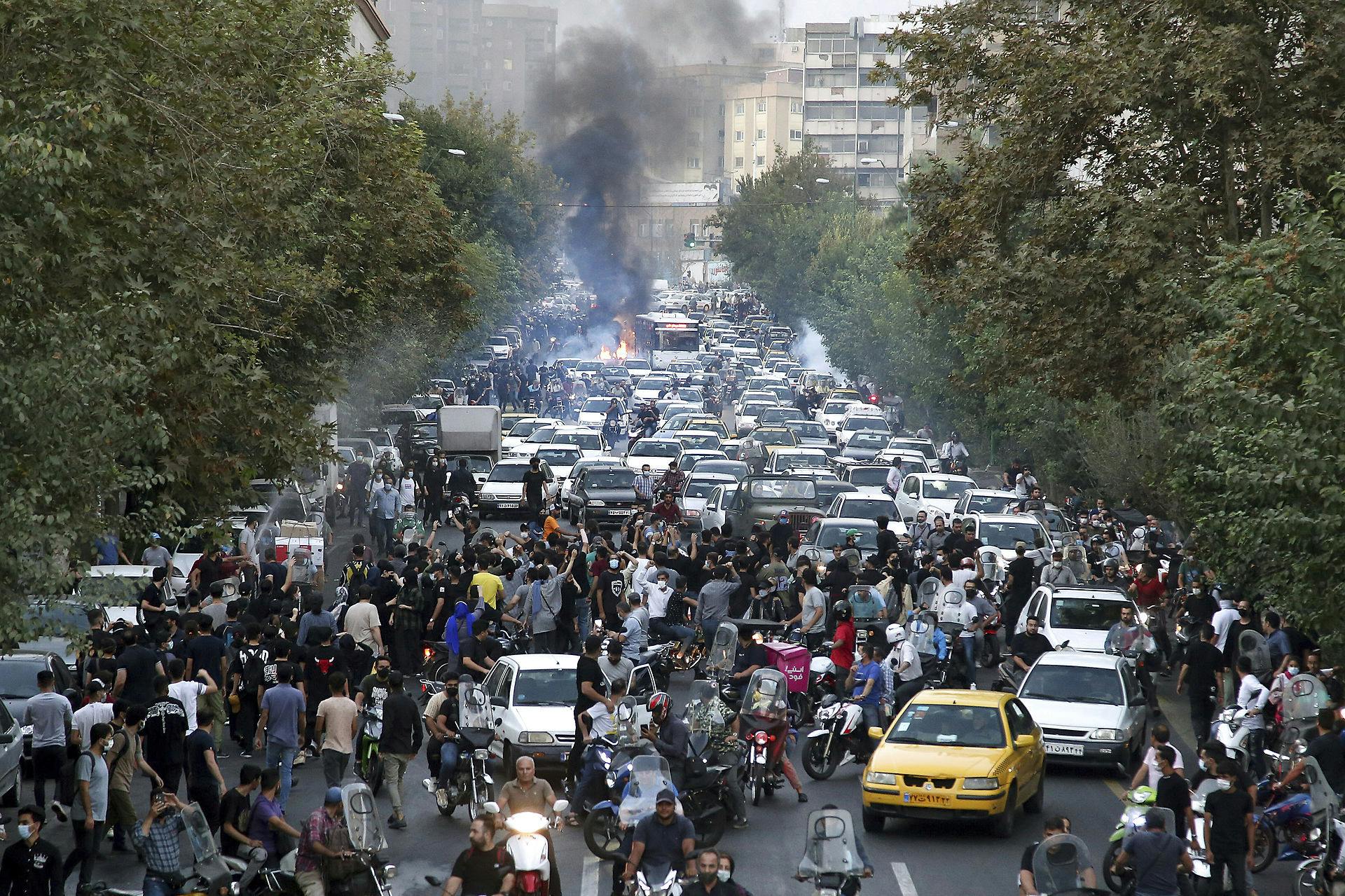 Det undertrykkende regime i Iran er bestemt ikke vilde med billeder som dette fra en demonstration i Tehran.