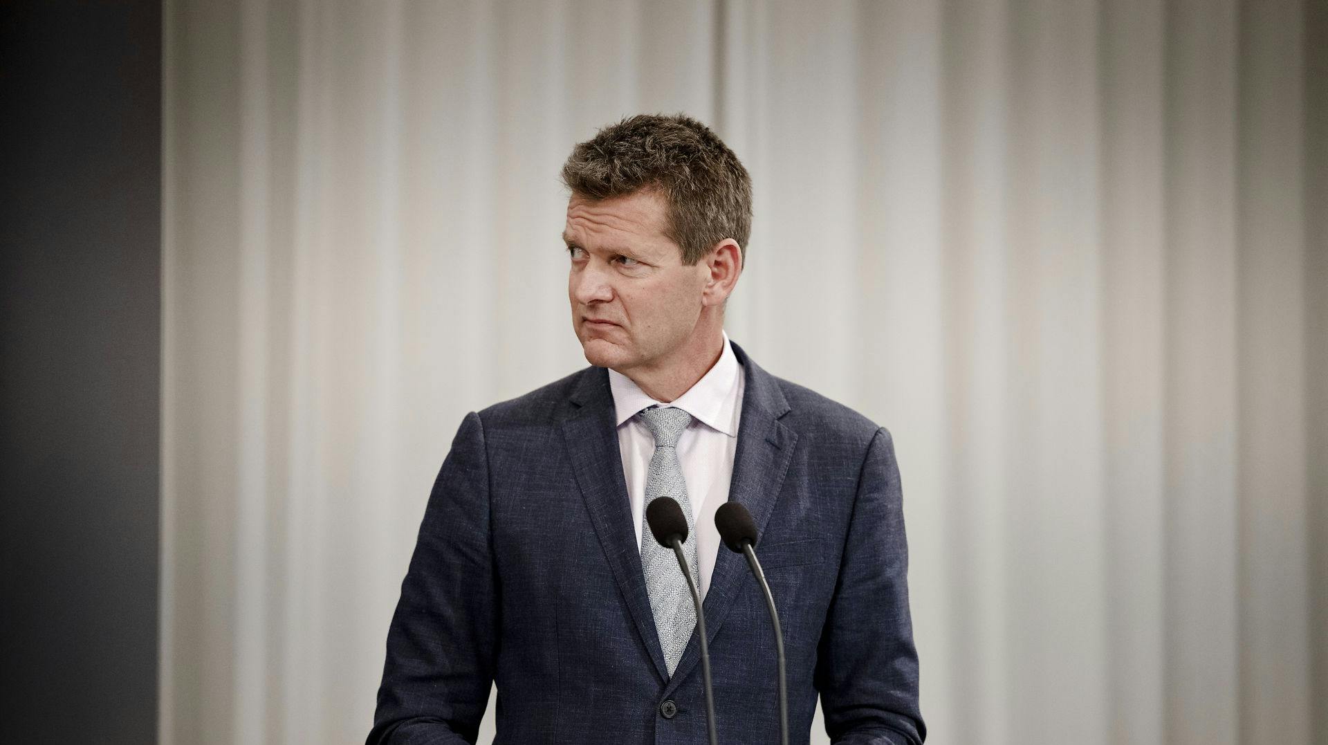 Direktøren i Sundhedsstyrelsen, Søren Brostrøm, afviser blank spekulationen om underdosering.