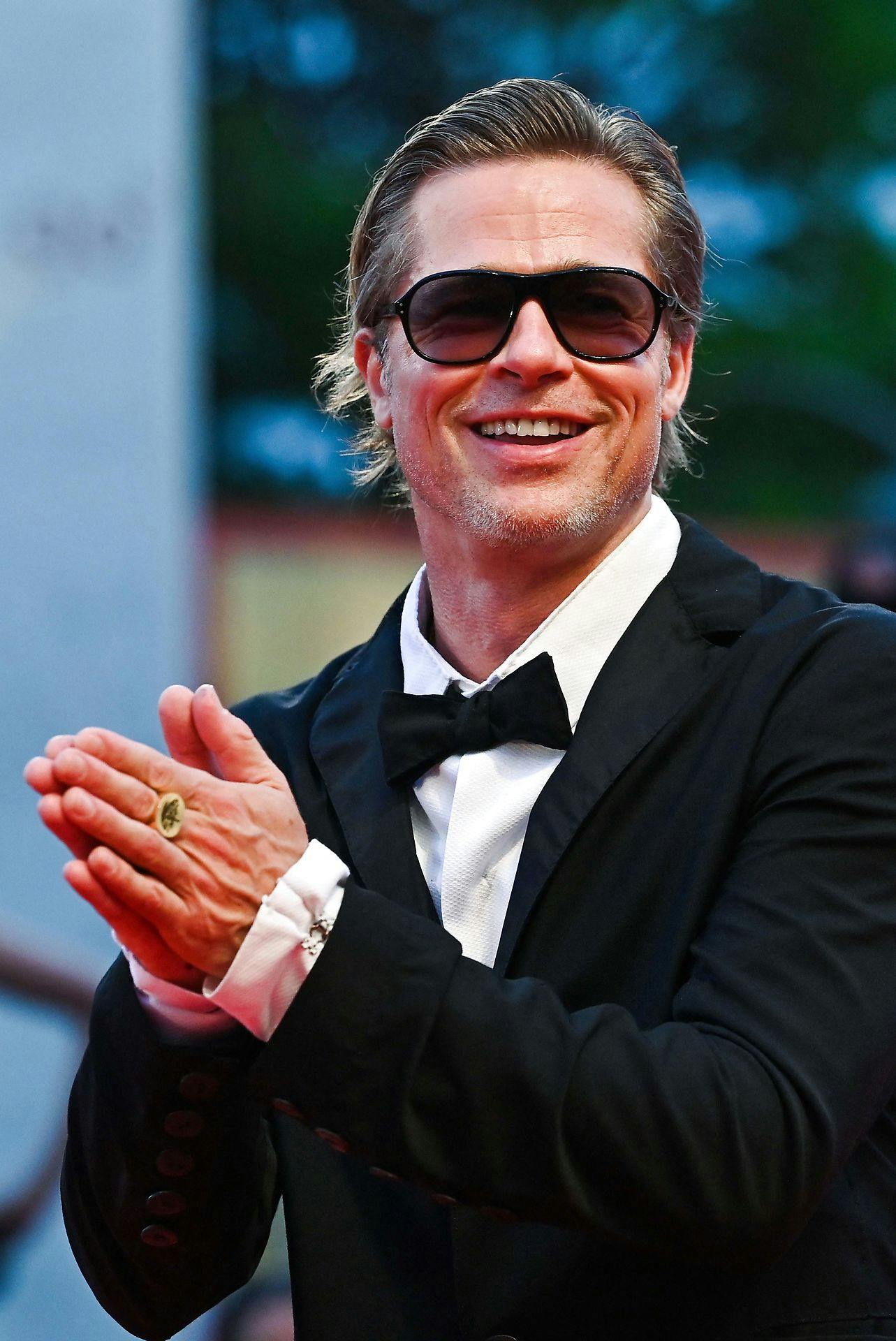 Brad Pitt har god grund til at smule. Der florerer nemlig heftige rygter om, at han har fundet sig en ny flamme i modellen Emily Ratajkowski.