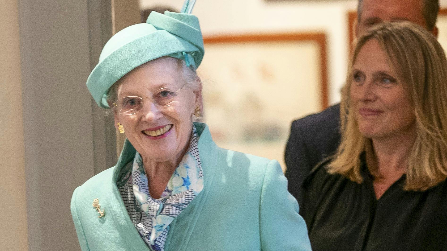 Dronning Margrethe er nu ude af sin coronaisolation.