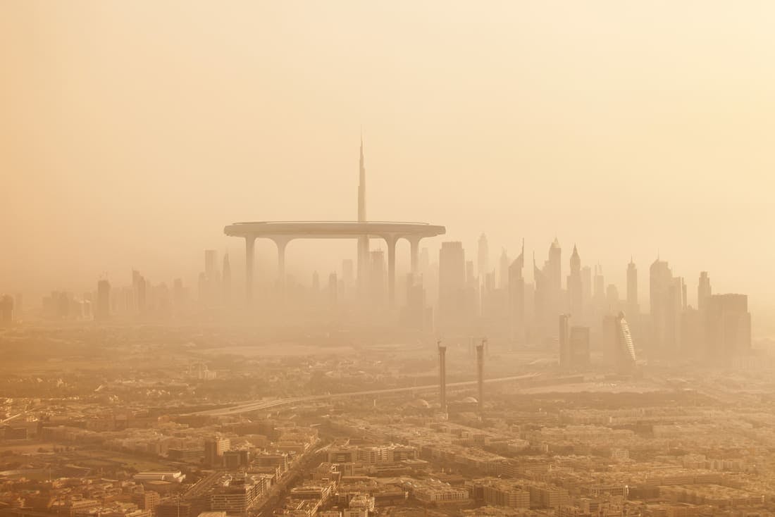 Når støvskyer samler sig over byen, vil den nye cirkelbygning lede tankerne hen på noget fra en sci-fi-film. 