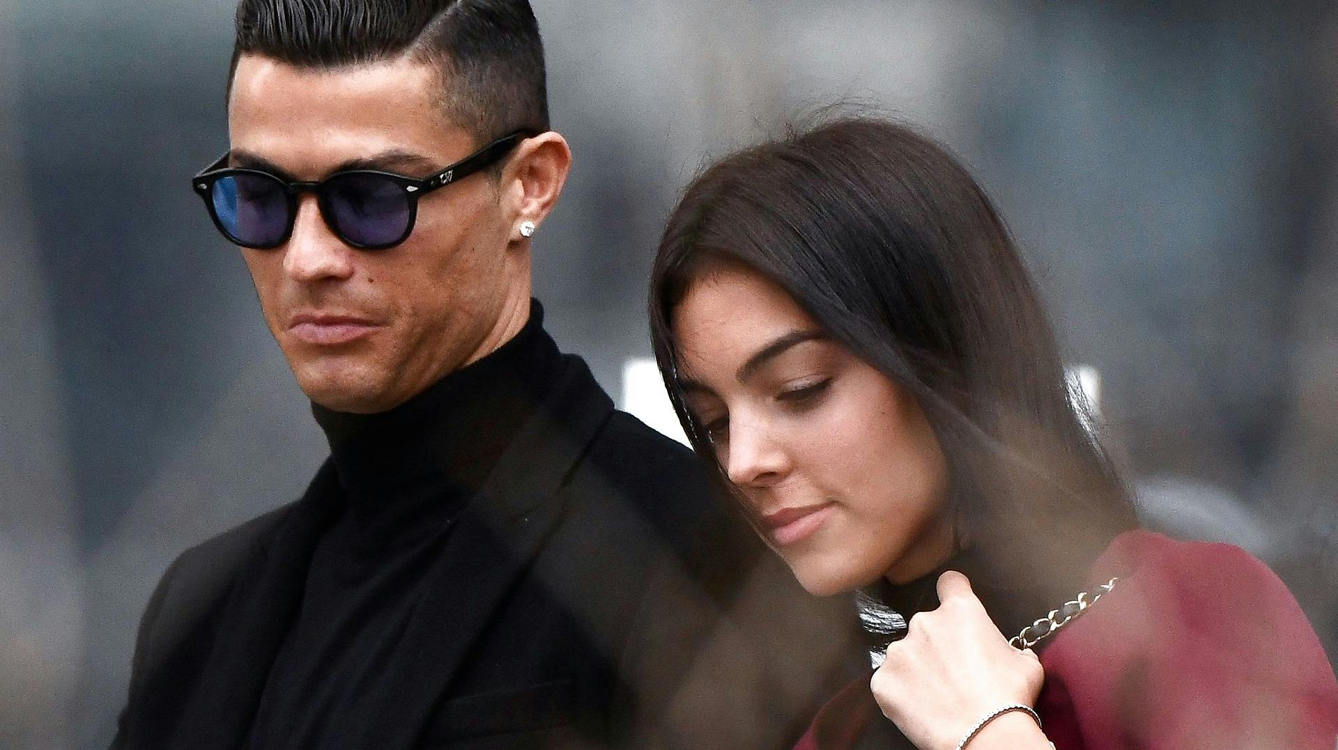 Cristiano Ronaldo fotograferet sammen med sin spanske modelkæreste, Georgina Rodriguez.