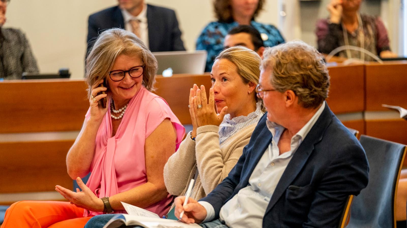 Nerverne sad uden på tøjet, og håndfladerne var svedige, da “Duddi” indtog første parket ved den første auktion forleden. Her fik hun fingrene i alle de effekter, hun havde skrevet på ønskelisten forud for auktionen.
