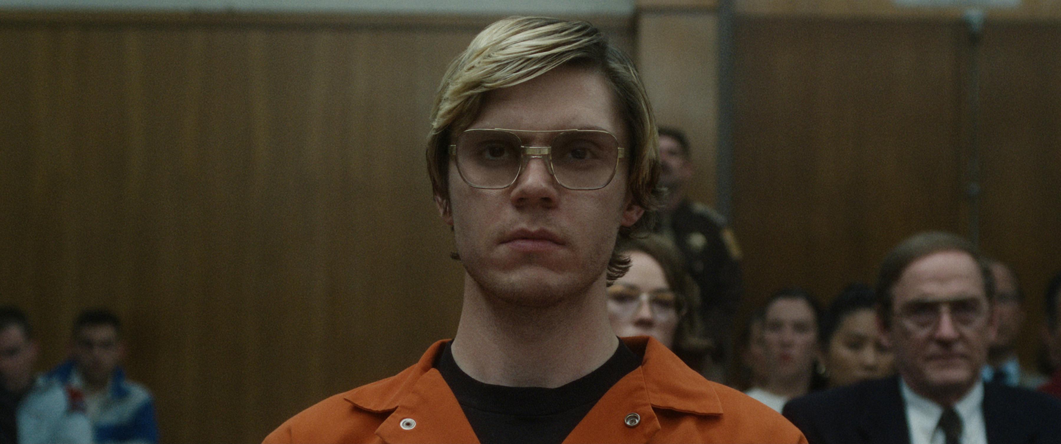 Evan Peters i rollen som Jeffrey Dahmer