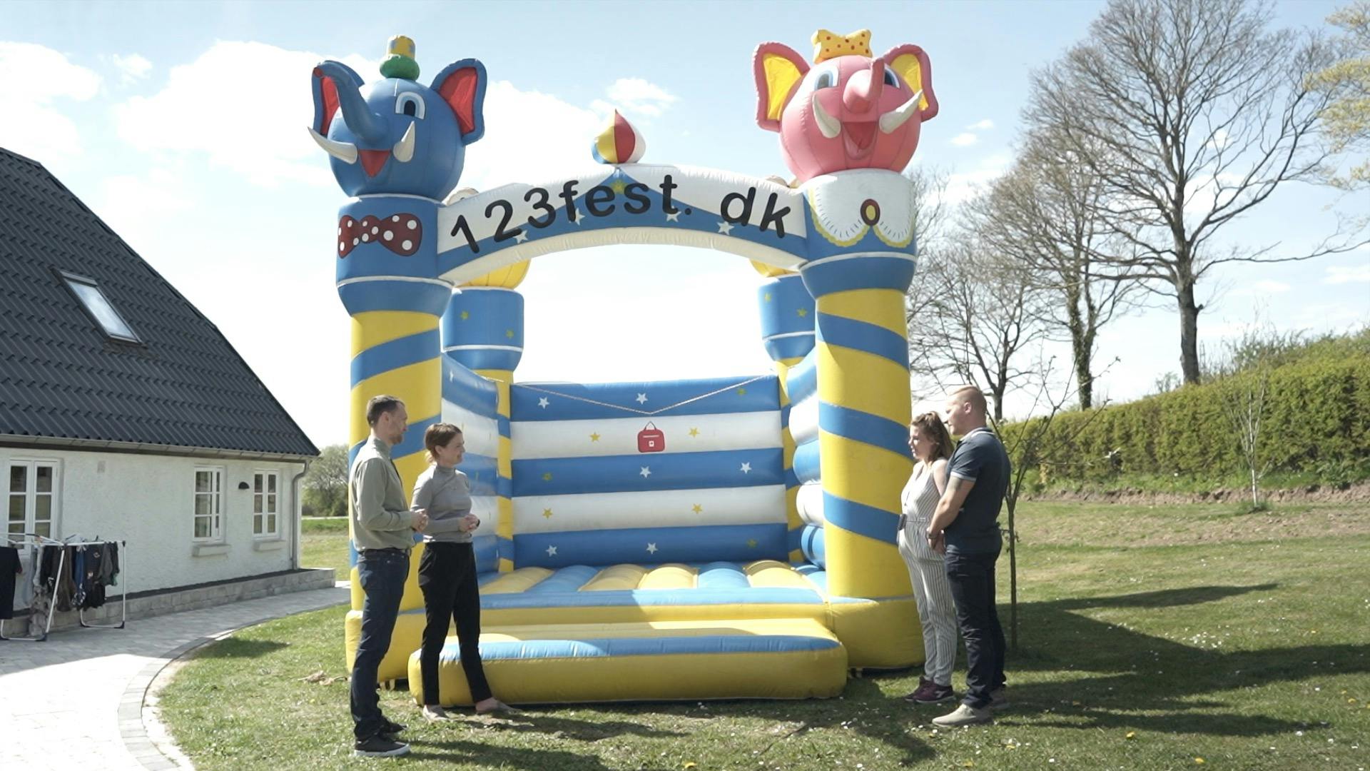 Pengene er brugt på fornøjelser i stedet for forsikringer og andre kedelige ting i aftenens afsnit. 