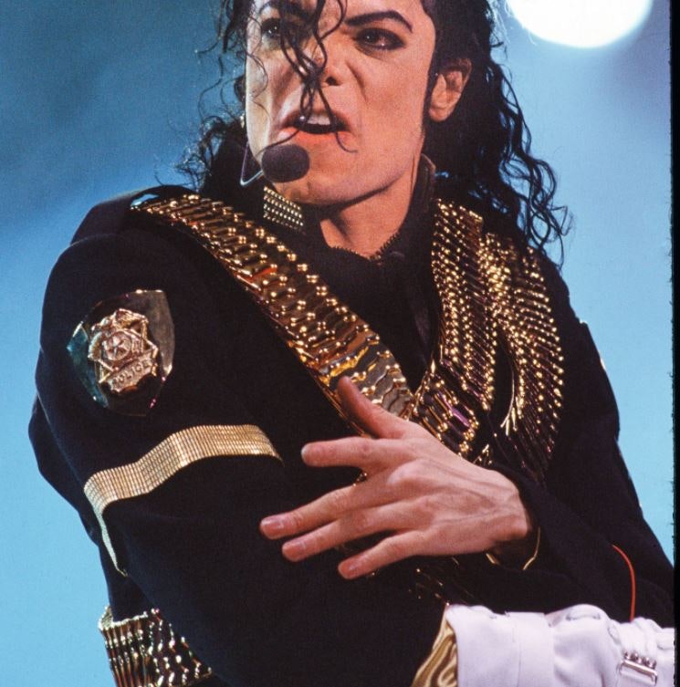 Popstjernen Michael Jackson med sin kendte handske.