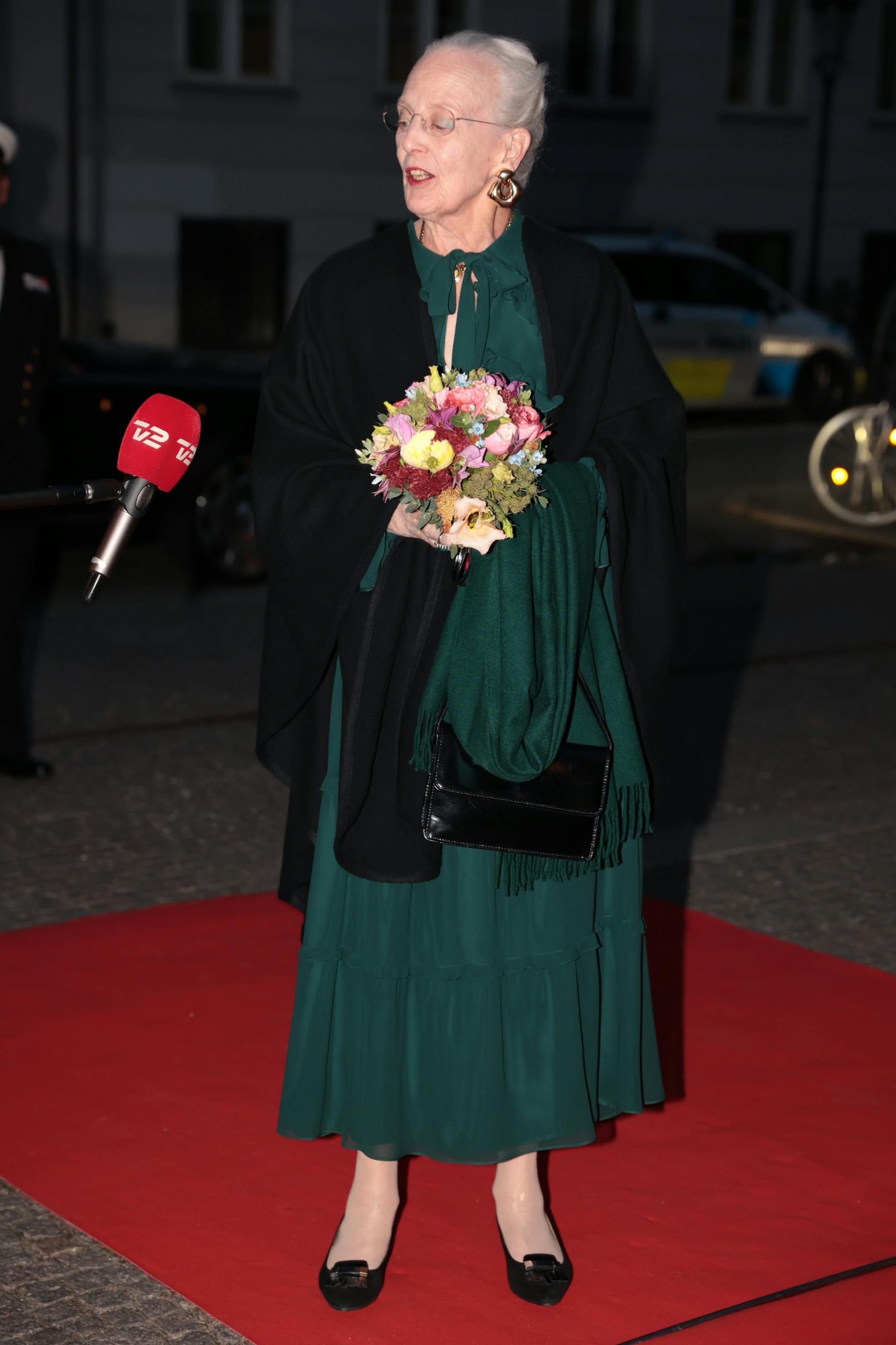 Dronning Margrethe satte ord på sin beslutning over for den fremmødte presse. 