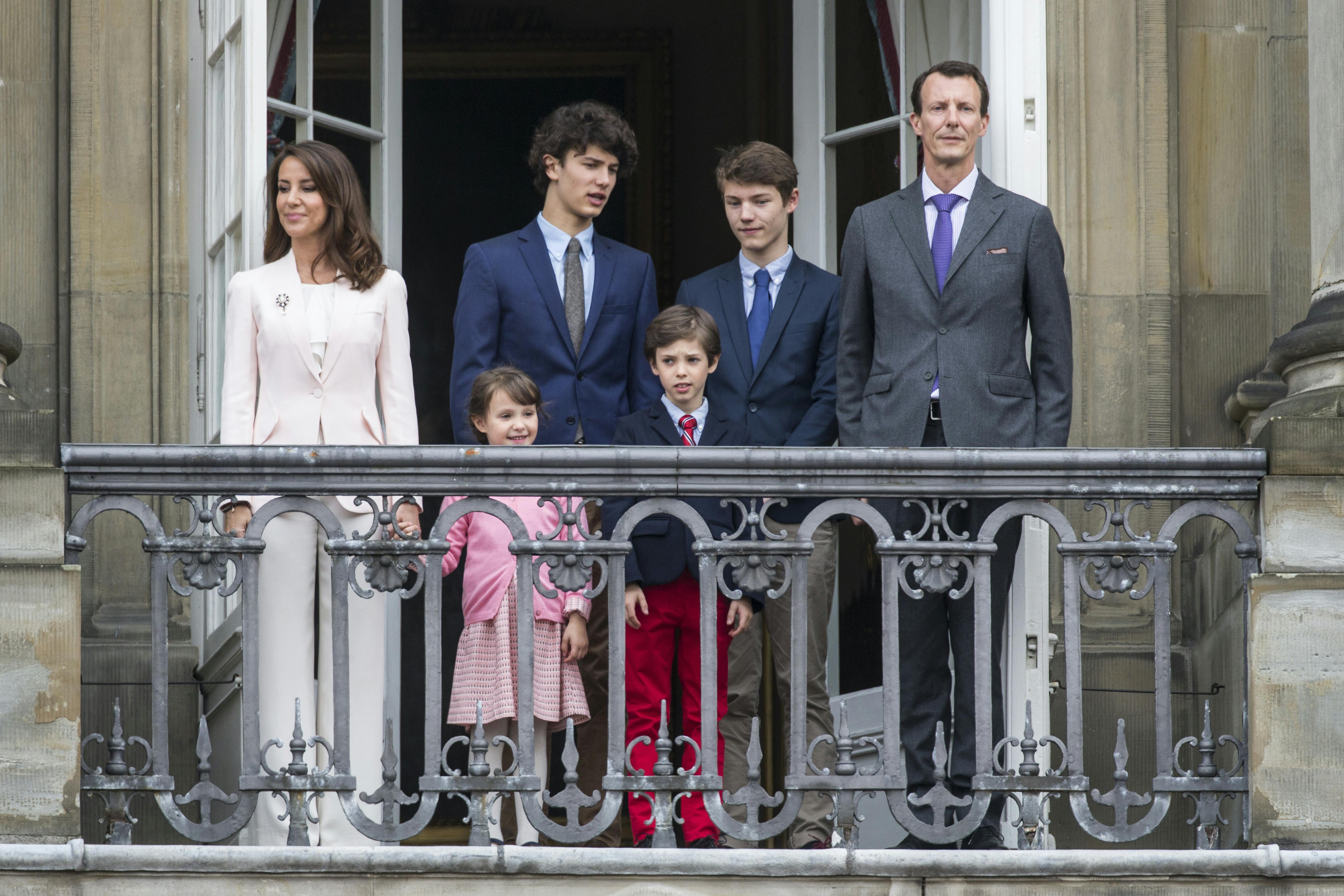 Dronningen har meddelt, at prinserne og prinsesserne med virkning fra den 1. januar 2023 mister deres prinse- og prinsessetitler. 