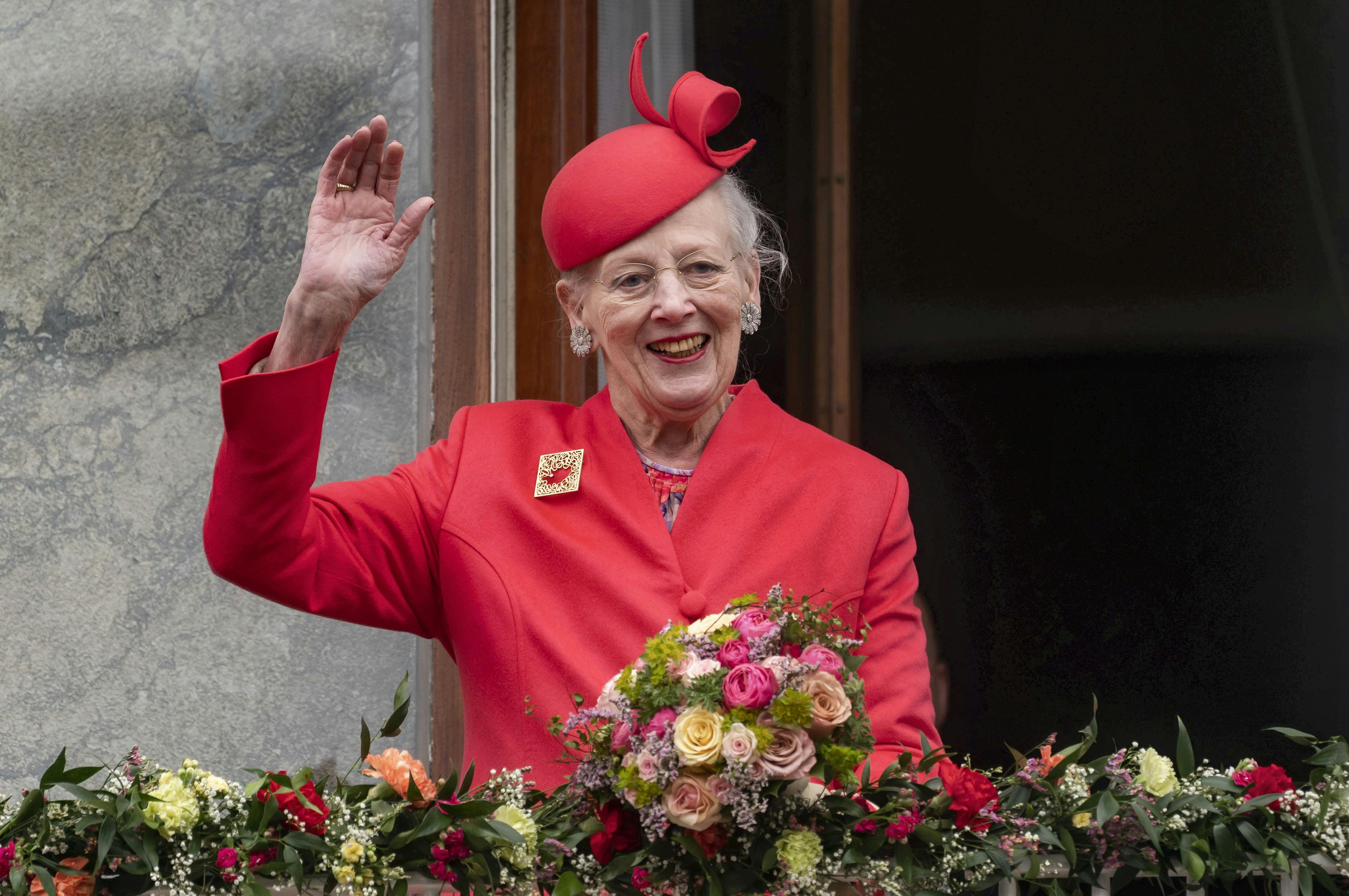 Det er dronning Margrethe, der har taget den opsigtsvækkende beslutning om at fratage prins Joachims børn deres titler.&nbsp;
