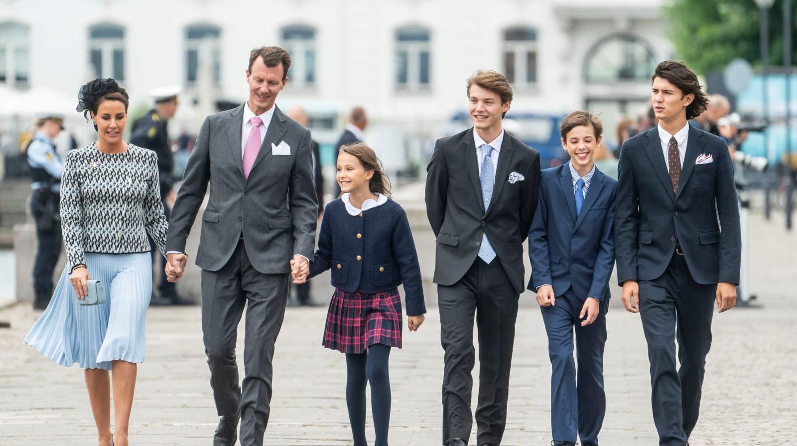 Prins Joachims fire børn, Athene, Felix, Henrik og Nikolai, vil fra 1. januar pludselig være noget mindre royale.