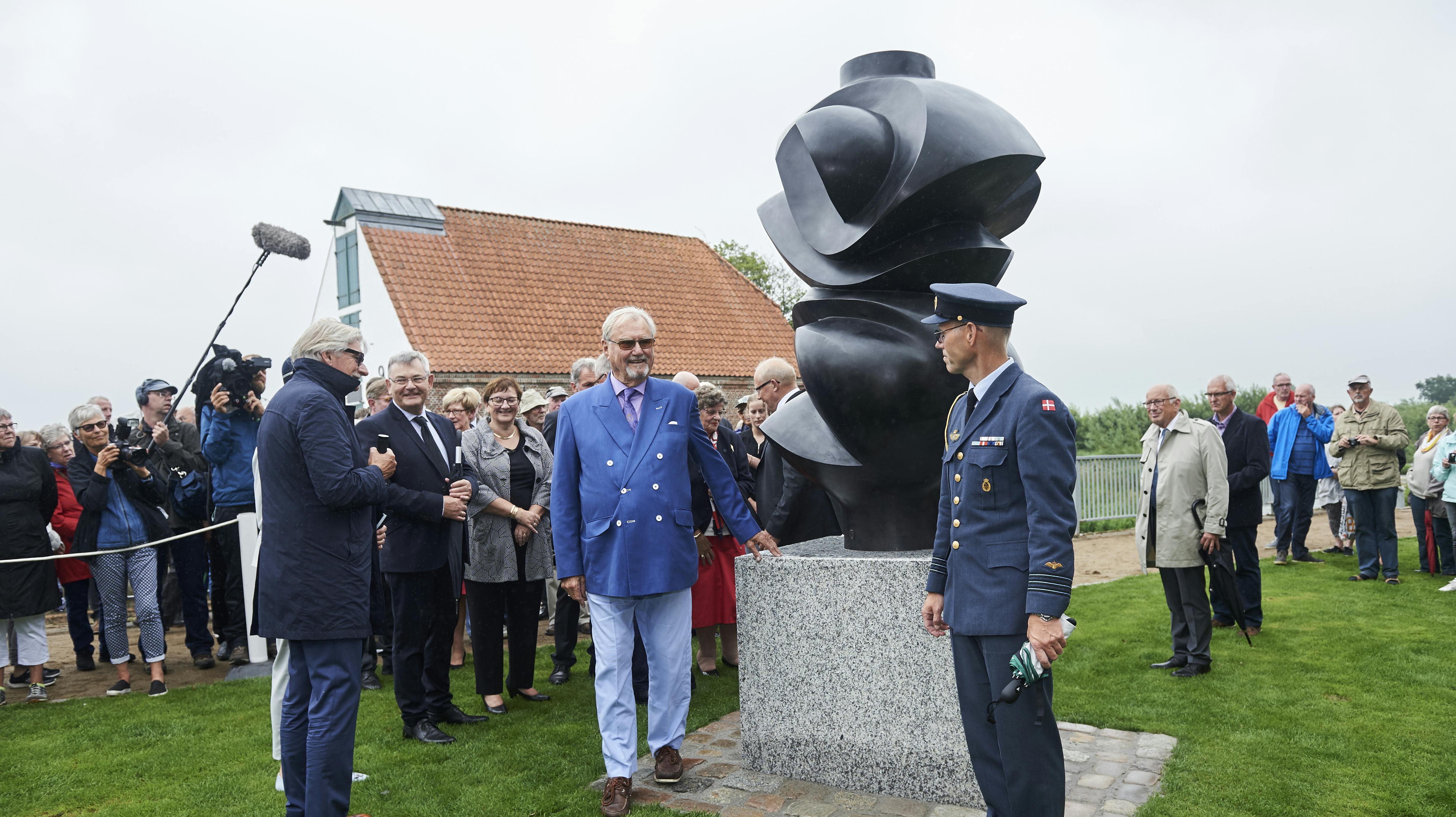 En stolt prins Henrik præsenterede sit værk ved en ceremoni i Tønder i 2016.
