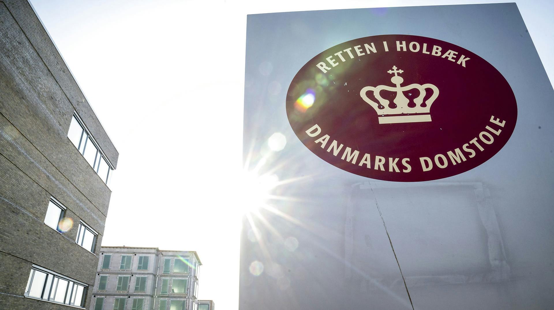 Tordag fortsætter en sag om terror ved Retten i Holbæk. Her sidder to mænd og en kvinde tiltalt for at ville begå terror i Danmark.