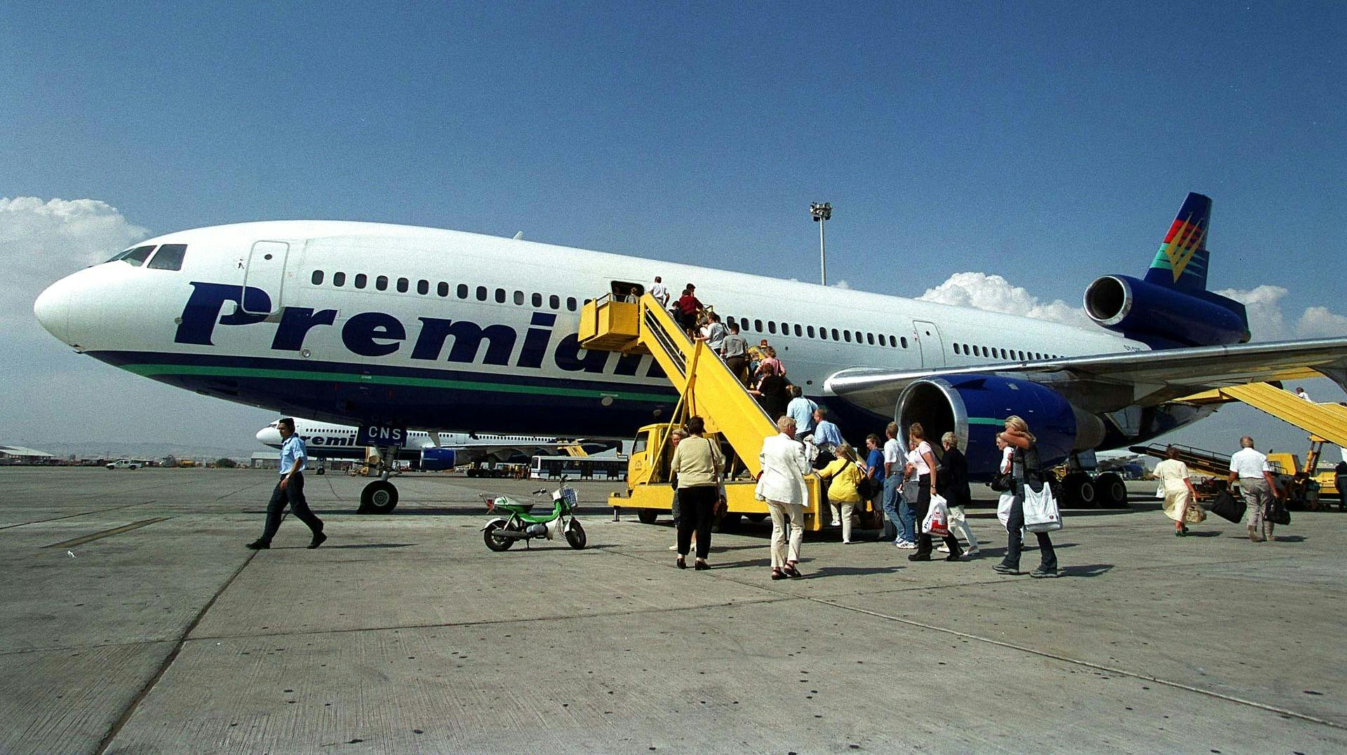 En britisk mand blev fundet død i sit flysæde efter en flyvetur til den capriotiske by Paphos.