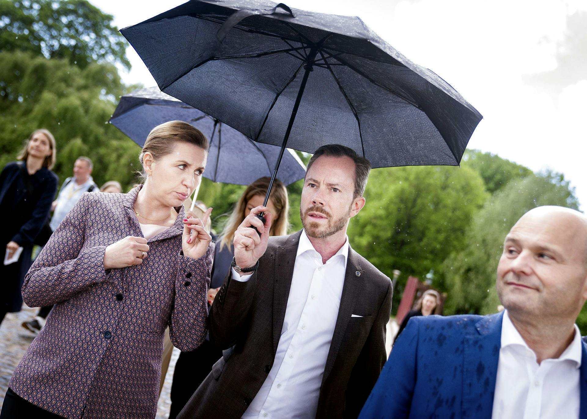 Mette Frederiksen skal nok ikke regne med at få hverken Jakob Ellemann eller særligt Søren Pape med på ideen. Sidstnævnte går nemlig efter at beskære den offentlige sektor voldsomt og i stedet dele massive skattelettelser ud.