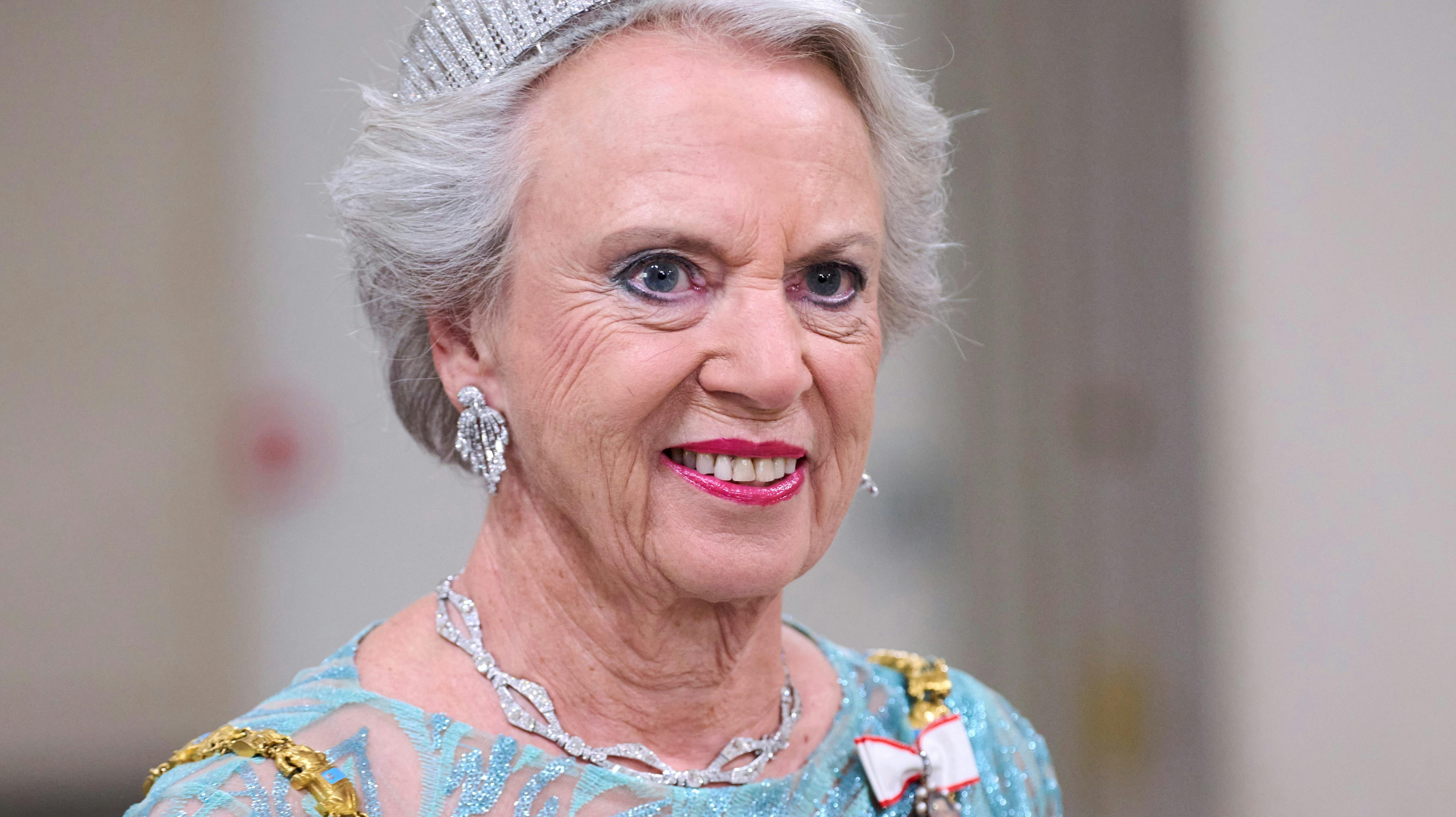 Den øvrige del af kongefamilien bakker dronningen op i at fratage Nikolai, Felix, Henrik og Athena deres prinse- og prinsessetitler.