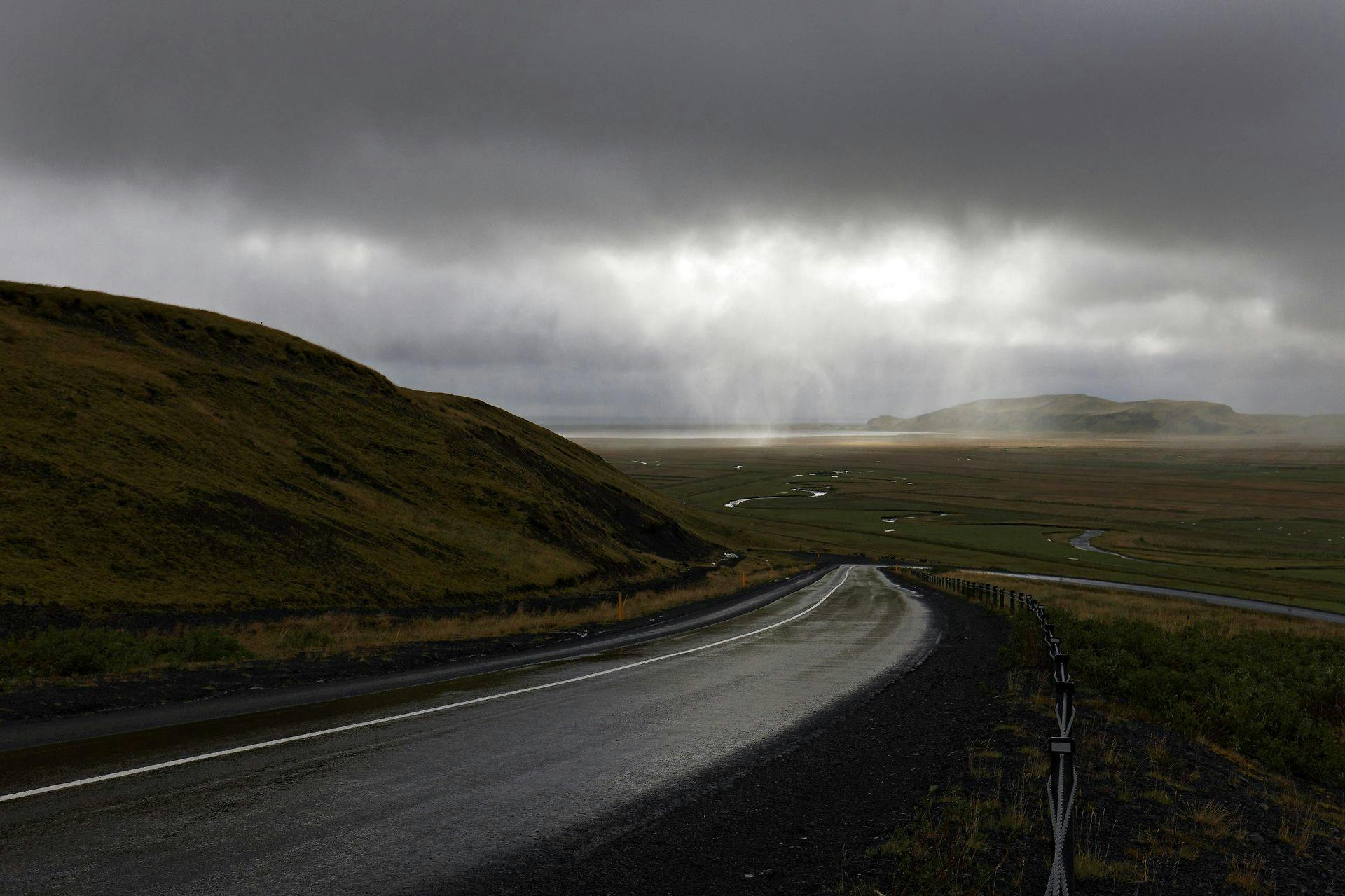 Det er desværre kun skyerne, vi får glæde af fra Island i weekenden. Den smukke natur beholder de.