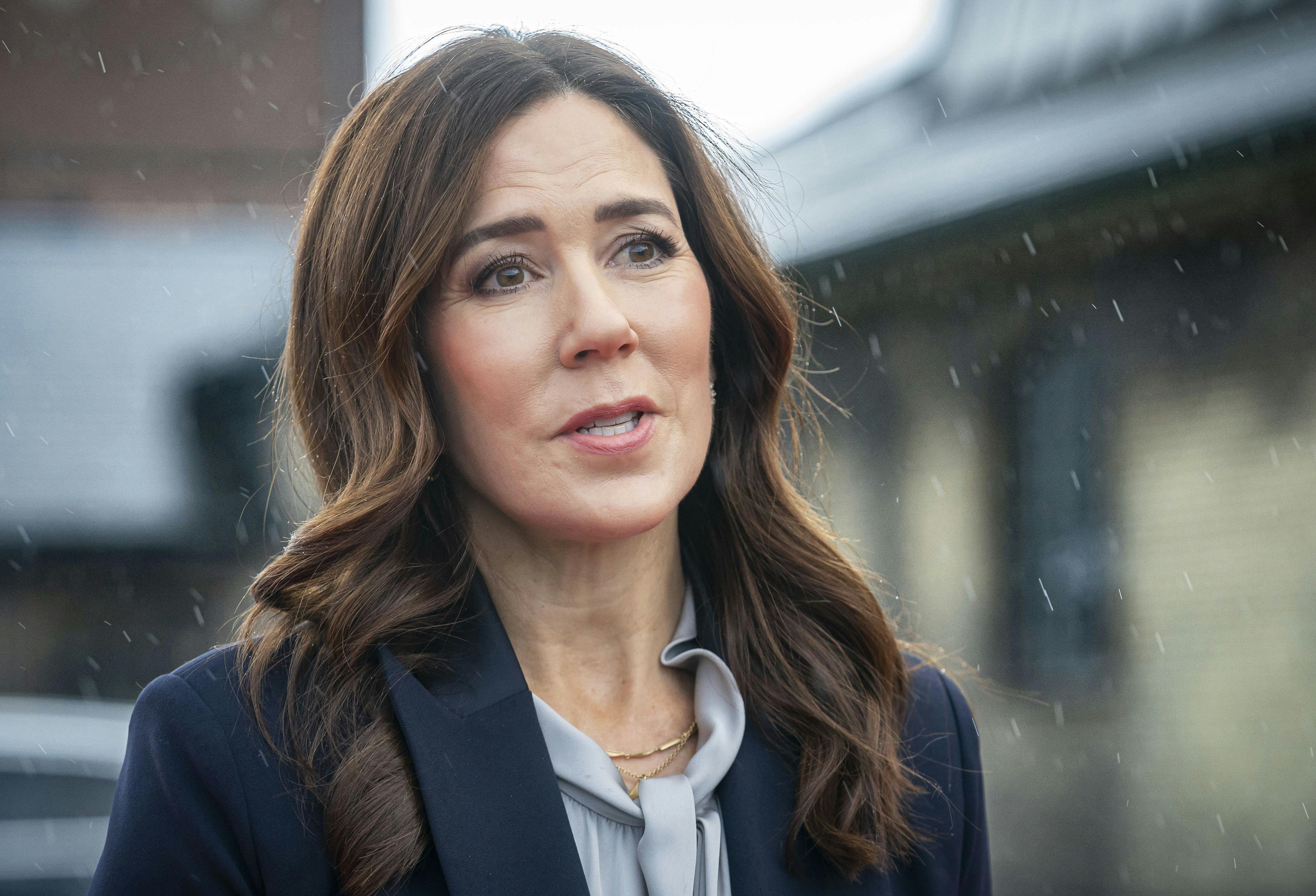 Kronrpinsessen havde trodset regnen for at tale til pressen tidligere i dag. 