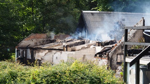 Borbjerg Mølle Kro brændte 12. juli 2021 næsten ned til grunden, i det politiet formoder at være en påsat brand. Nu udlover forsikringsselskabet Købstædernes Forstand en dusør på 100.000 kroner.