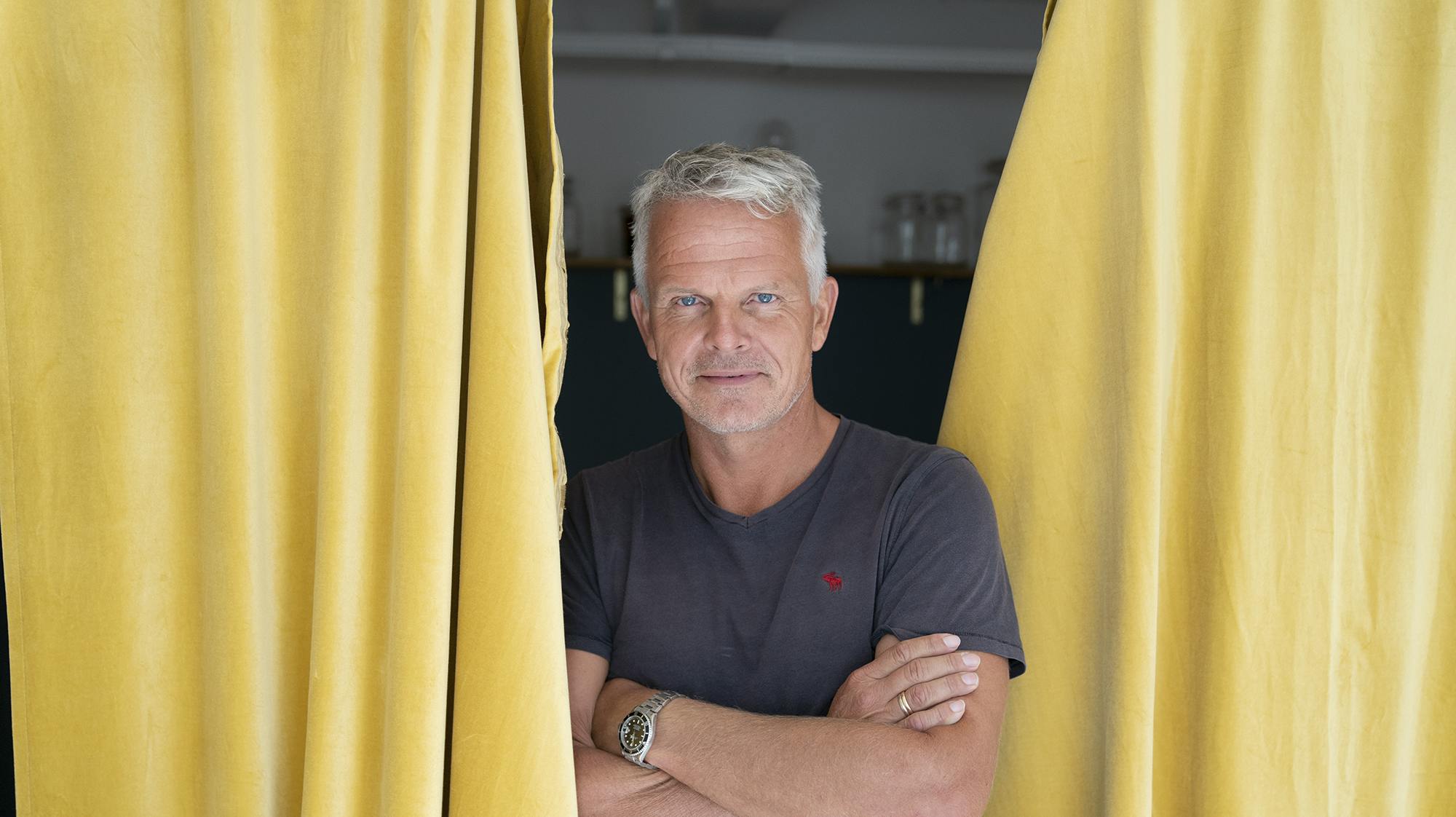 – Det er en karakter, der falder mig nemt, fordi jeg så mange år efter min fodboldkarriere fortsat tager fodboldspilleren med ind. Når vi kæmper, så er det fuldstændig kompromisløs kamp, og det mindset kræver jeg.