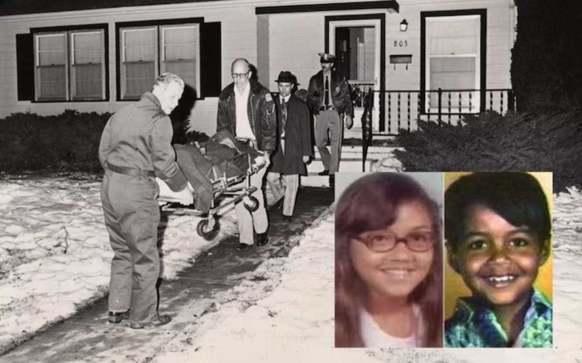 Et af ofrene fra Otero-familien bæres ud. BTK-morderen slog både Josephine, 11, og Joseph Jr., 9, ihjel. 
