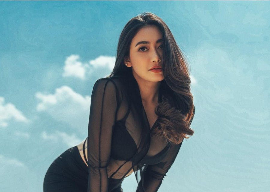 Thinzar Wint Kyaw er også blevet anholdt for at dele frække billeder på OnlyFans, og risikerer ligeledes en længere fængselsstraf. 