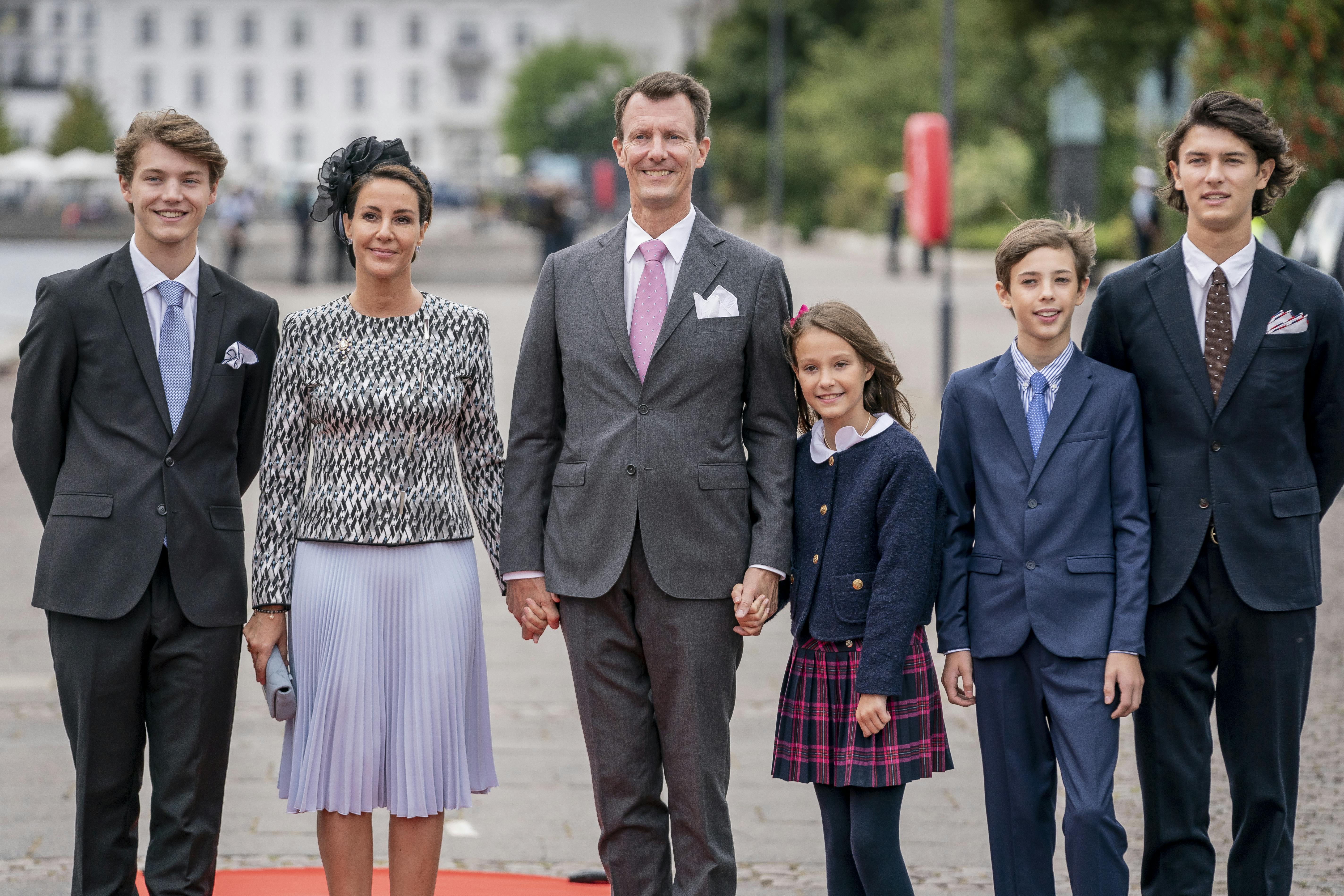 Prins Joachims fire børn vil ikke længere kunne smykke sig med titlerne som prinser og prinsesse efter dronningens opsigtsvækkende og pludselige beslutning. Det har hele den del af familien været enormt kede af. 
