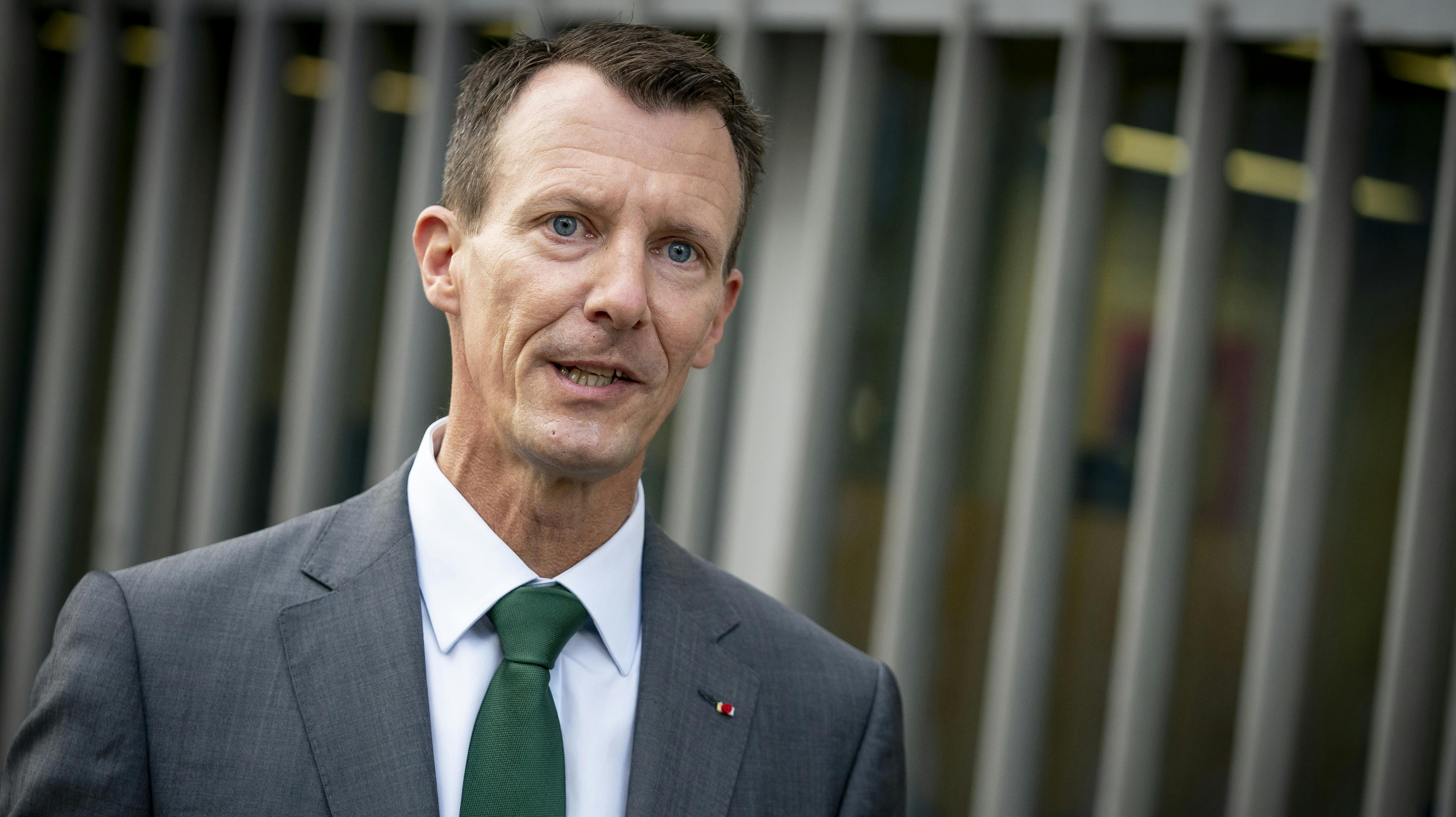 Det har siden onsdag været en yderst tynget og berørt prins Joachim, der er trådt frem foran pressen 