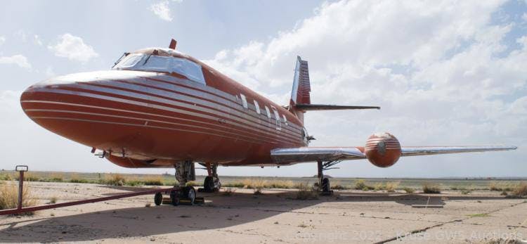 Det fantastisk flotte fly har senest skiftet ejer i 2017, en står stadig i ørkenen i New Mexico