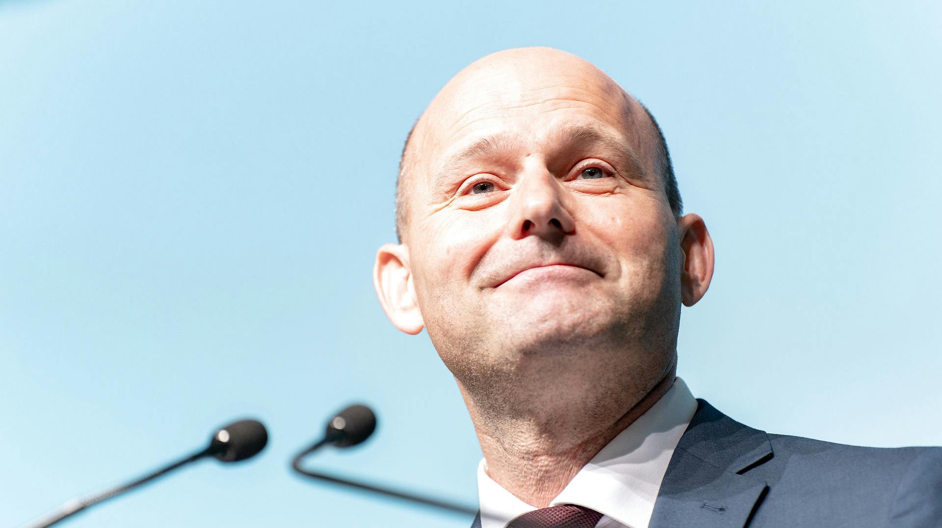 Søren Pape Poulsen udtaler, at han vil orientere Folketinget om ministermøder i Caribien. 