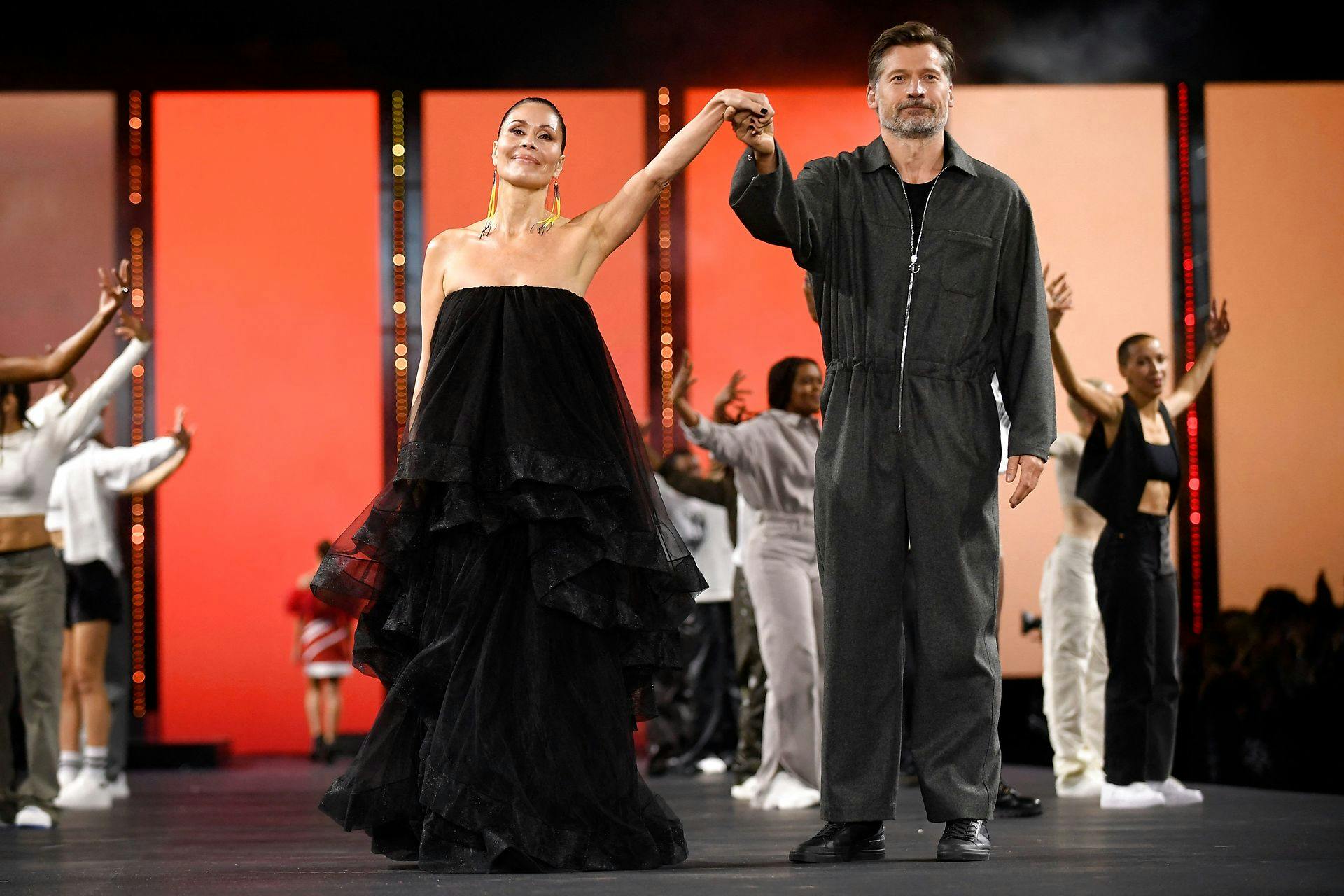 Nikolaj Coster-Waldau og Nukâka Coster-Waldau indtog selvsikkert catwalken søndag den 2. oktober.