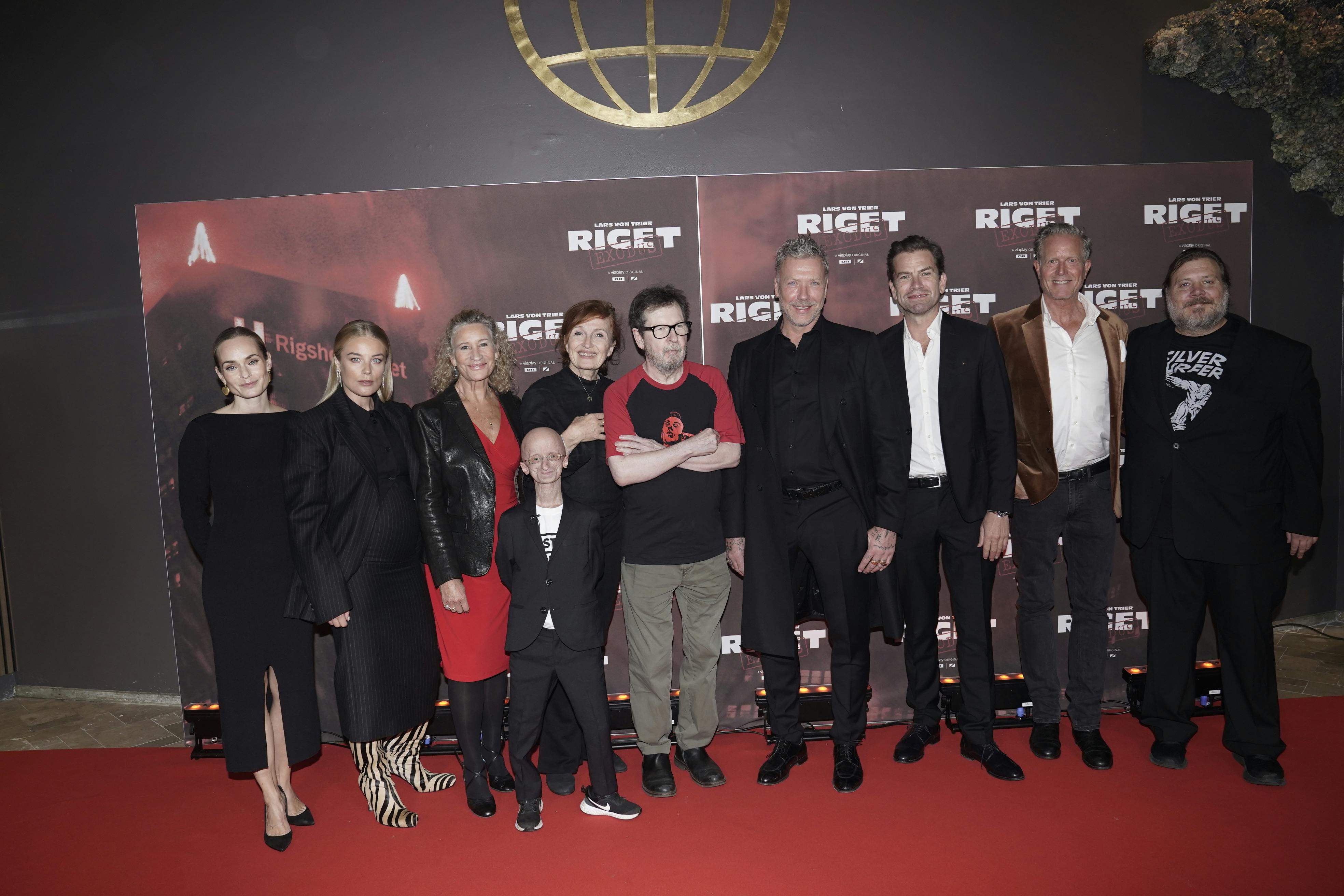 Store dele af holdet på "Riget Exodus" med Lars von Trier i spidsen 