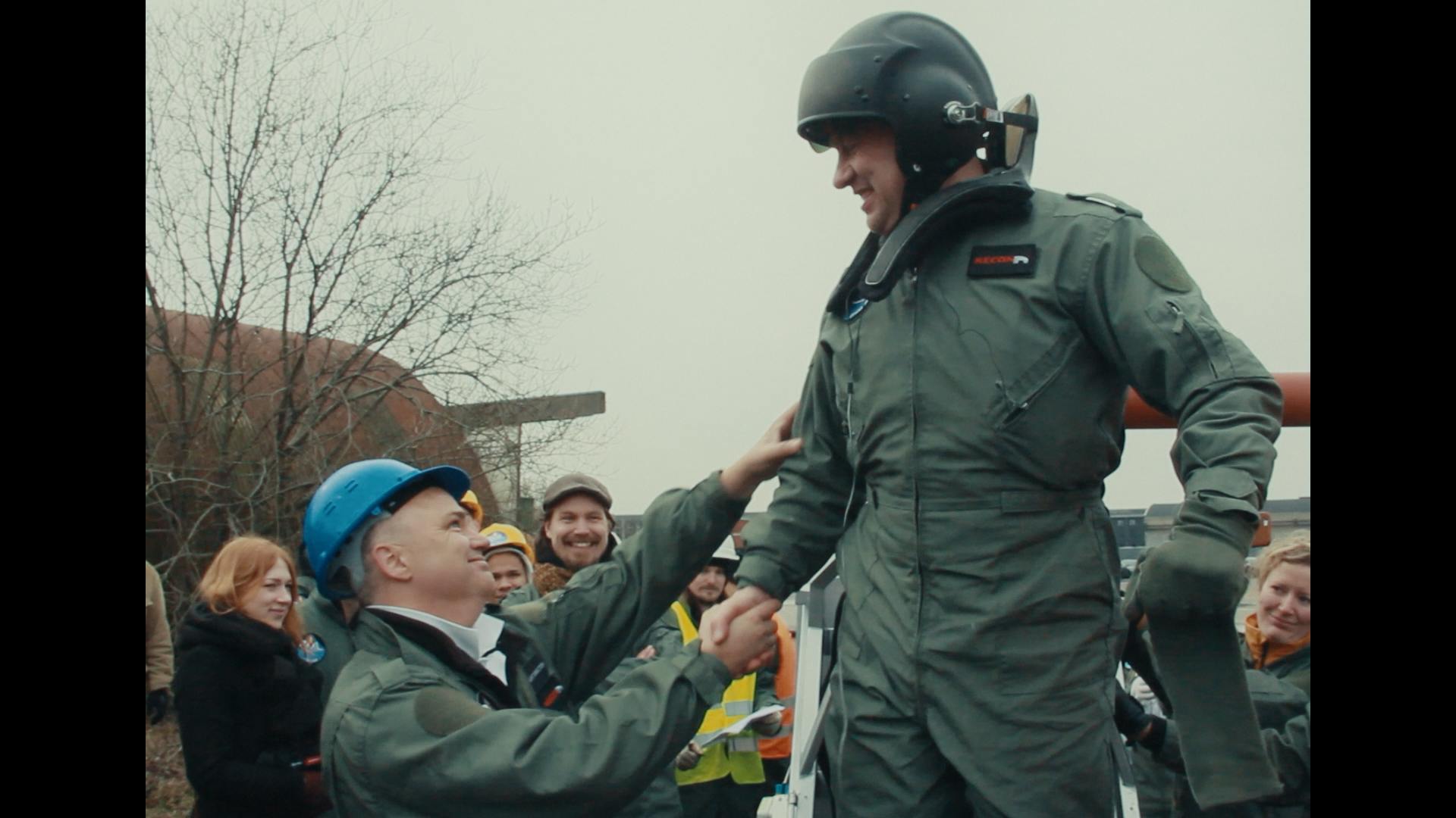 I dokumentaren følger man Peter Madsens hold med at bygge en raket.