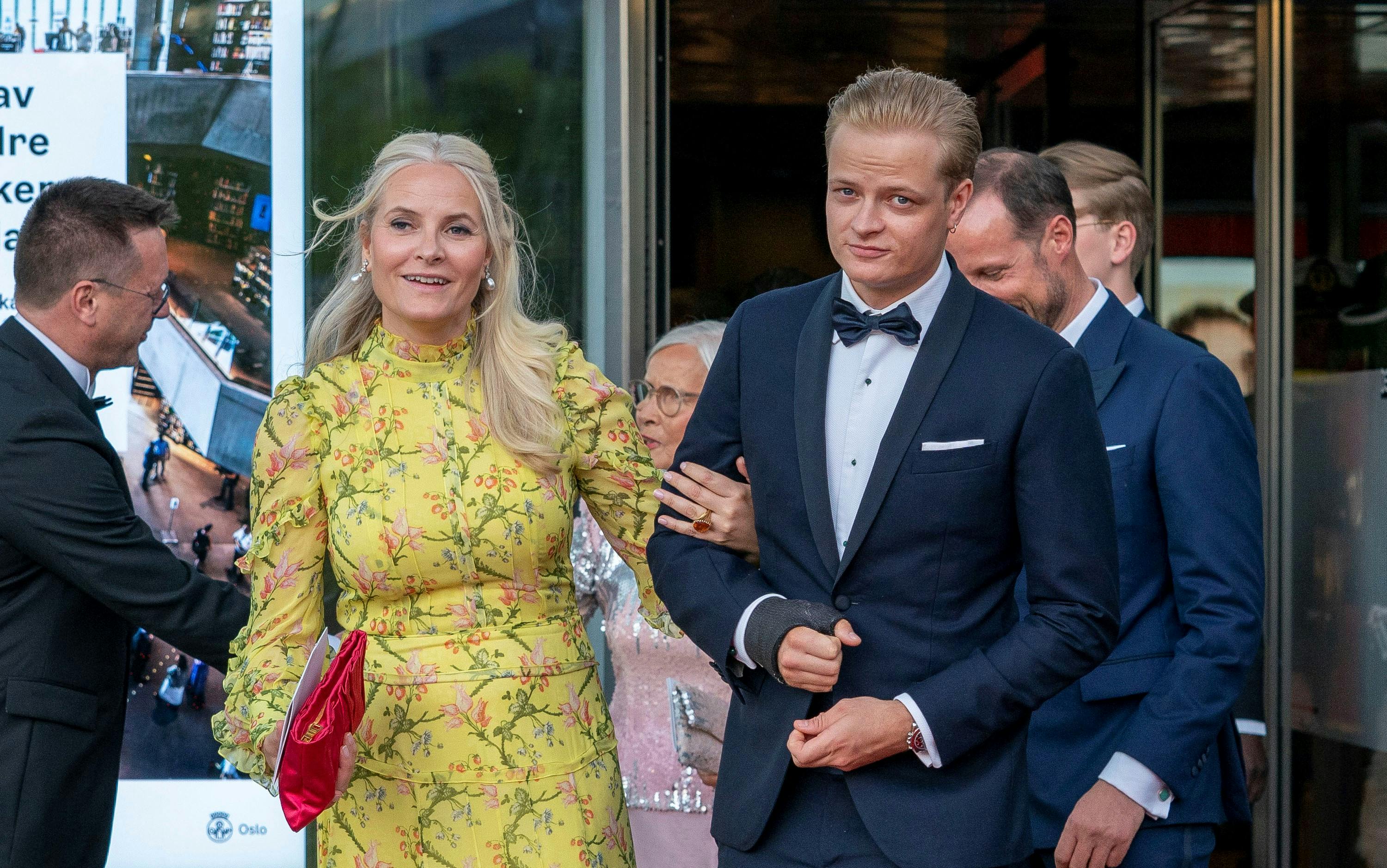 Marius Borg Højby har vist kronprinsesse Mette-Marit sin nye kærlighed, Nora Haukland.