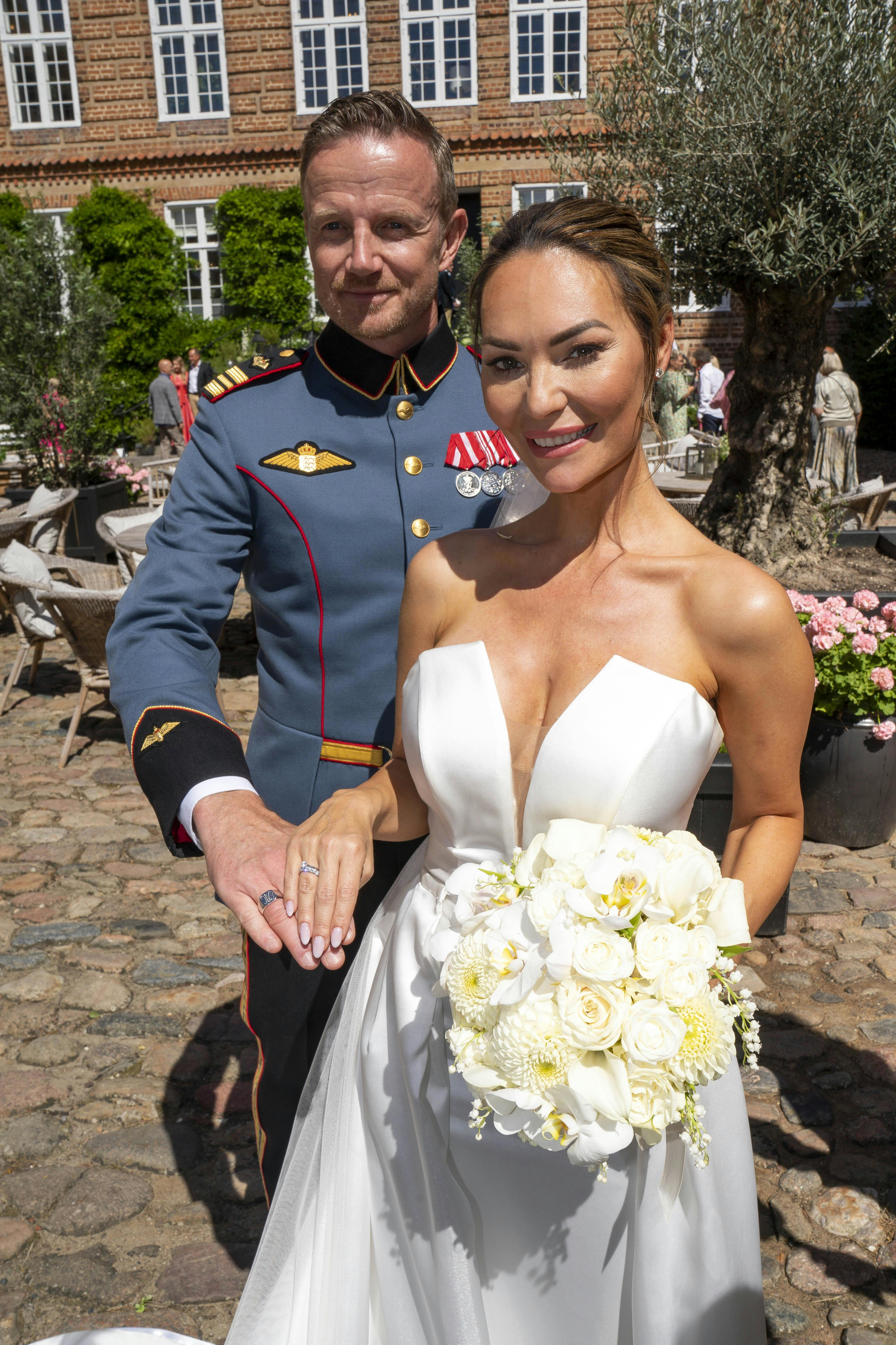 Mascha Vang og Troels Krohn Dehli, nu Vang, blev viet 2. august 2022 ved et storslået bryllup på Holckenhavn Slot ved Nyborg på Fyn.&nbsp;
