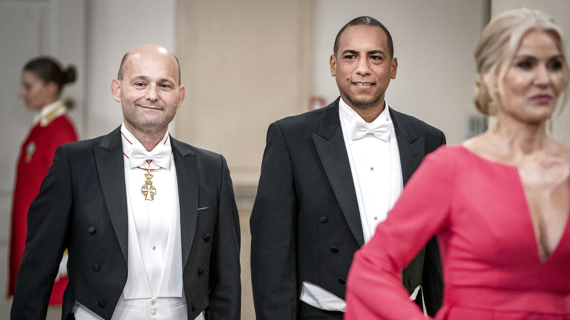 Her ses Søren Pape Poulsen og Josue Medina Vasquez ved deres sidste offentlige optræden sammen. Nemlig til gallamiddag på Christiansborg Slot under fejringen af dronningens 50-års regeringsjubilæum i København søndag den 11. september 2022.